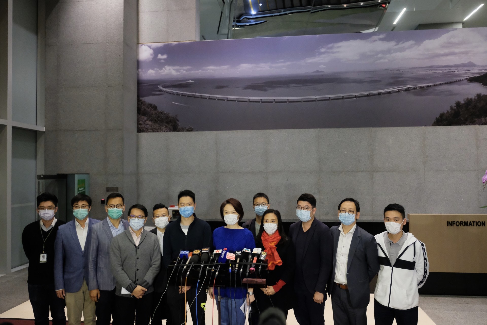 民建聯會財政司會面後見記者。(歐嘉樂攝) 民建聯會財政司會面後見記者。(歐嘉樂攝)