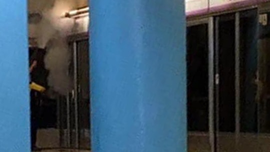 將軍澳綫坑口站月台幕門故障 列車服務受阻2小時後回復正常 將軍澳綫坑口站月台幕門故障 列車服務受阻2小時後回復正常