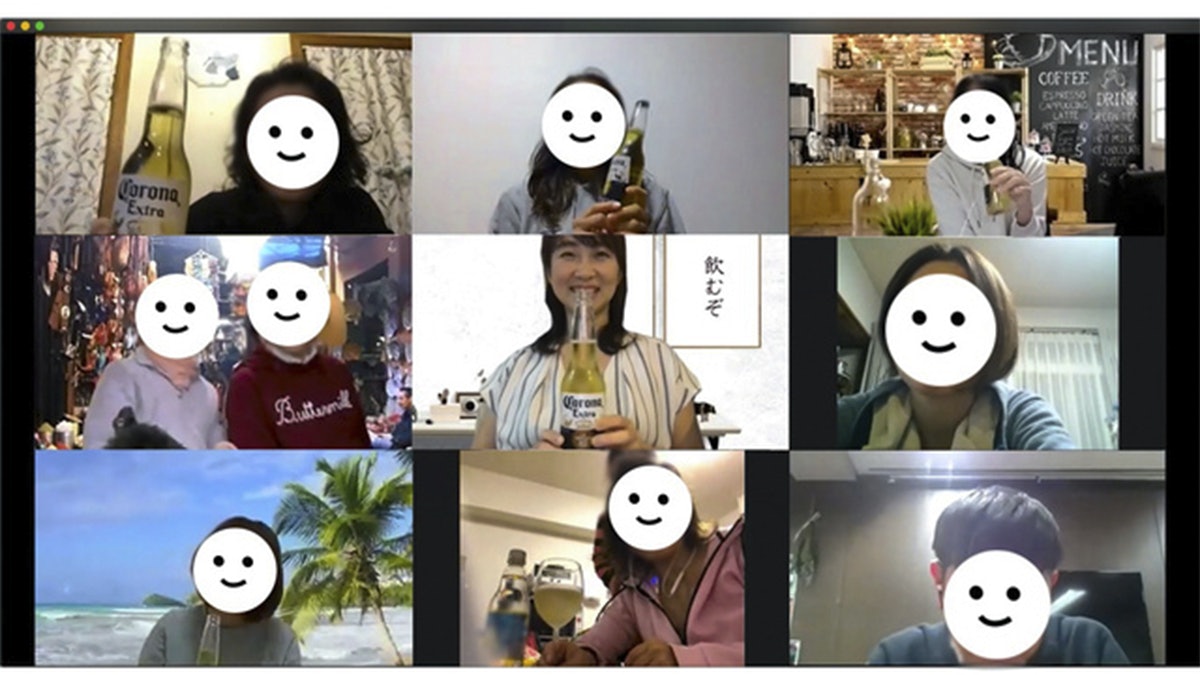 新冠肺炎|想約人又唔想出街? 日女伙8個網友開住Zoom飲酒傾計 新冠肺炎|想約人又唔想出街? 日女伙8個網友開住Zoom飲酒傾計