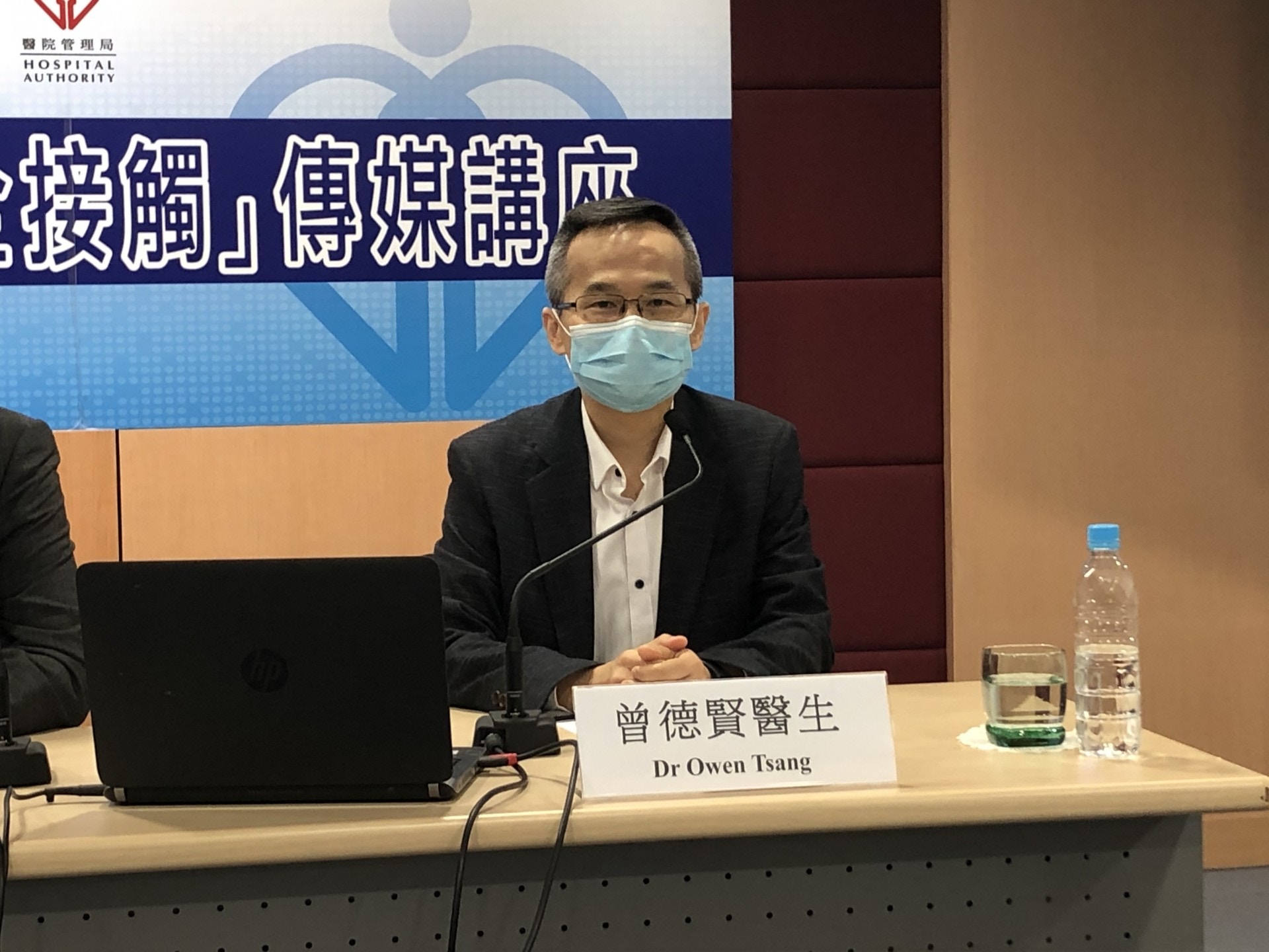 曾德賢指，康復出院的病人當中，有兩至三人的肺部功能受損。（陳倩婷攝）