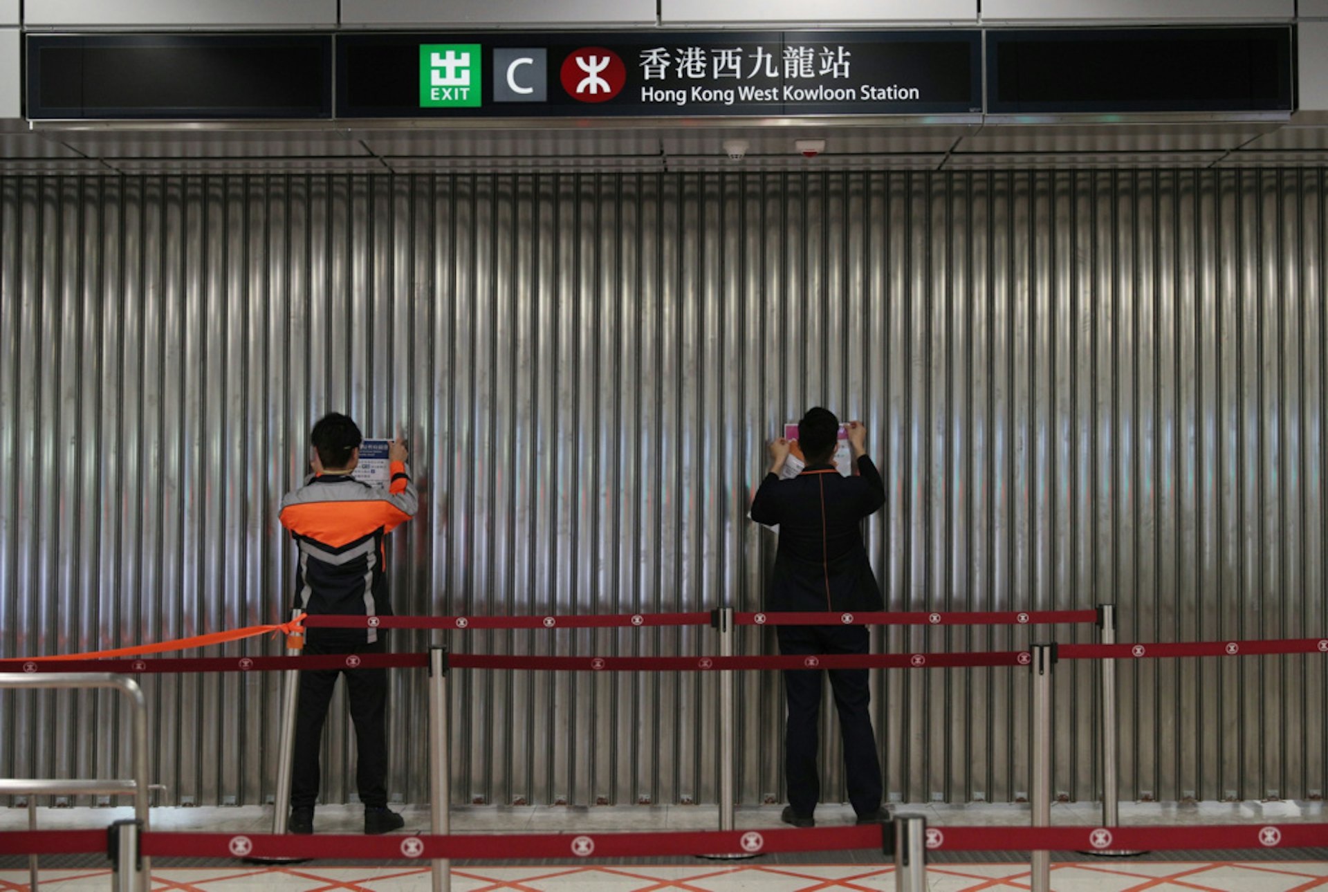 新型肺炎肆虐下,旅客跌至差不多「零」。高鐵站在1月30日凌晨關閉。(資料圖片 / 余俊亮攝) 新型肺炎肆虐下,旅客跌至差不多「零」。高鐵站在1月30日凌晨關閉。(資料圖片 / 余俊亮攝)