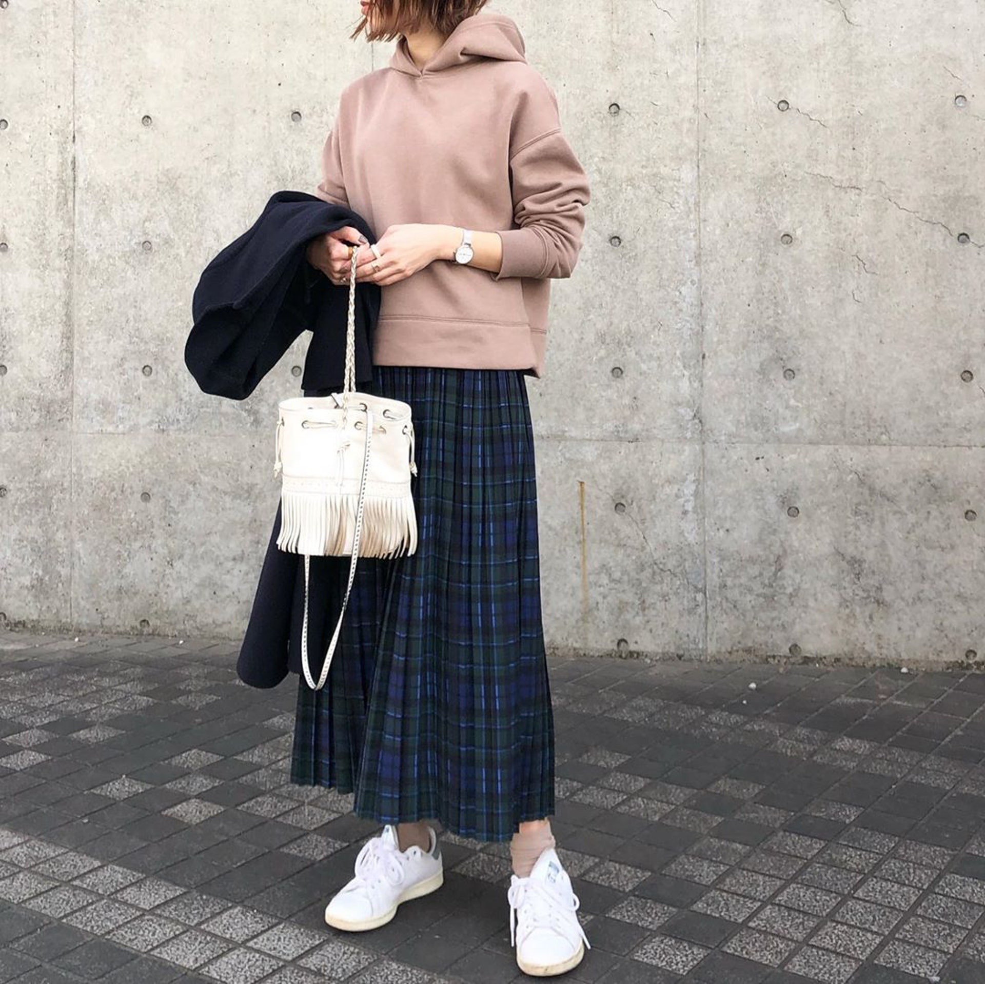 衛衣加百摺裙隨性得來又有造型感。(mmk__56@IG)