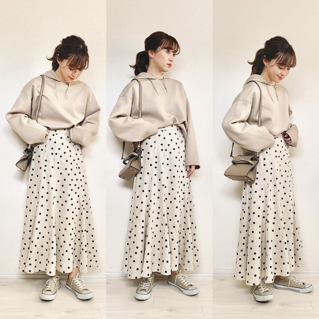衛衣配上A字波點裙充滿了少女味，減齡之選。(terawear@IG)