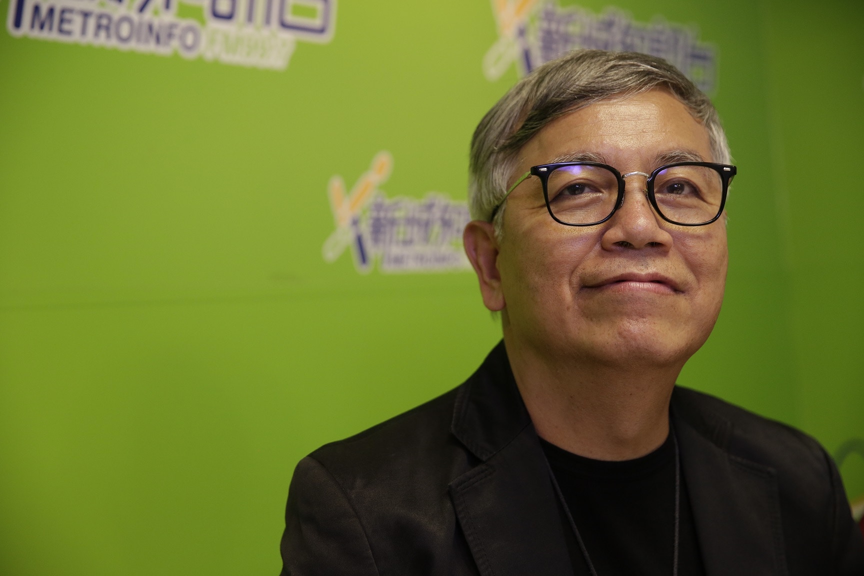 田雞日前到新城電台接受訪問，談到跟星爺合作趣事。（陳順禎　攝）