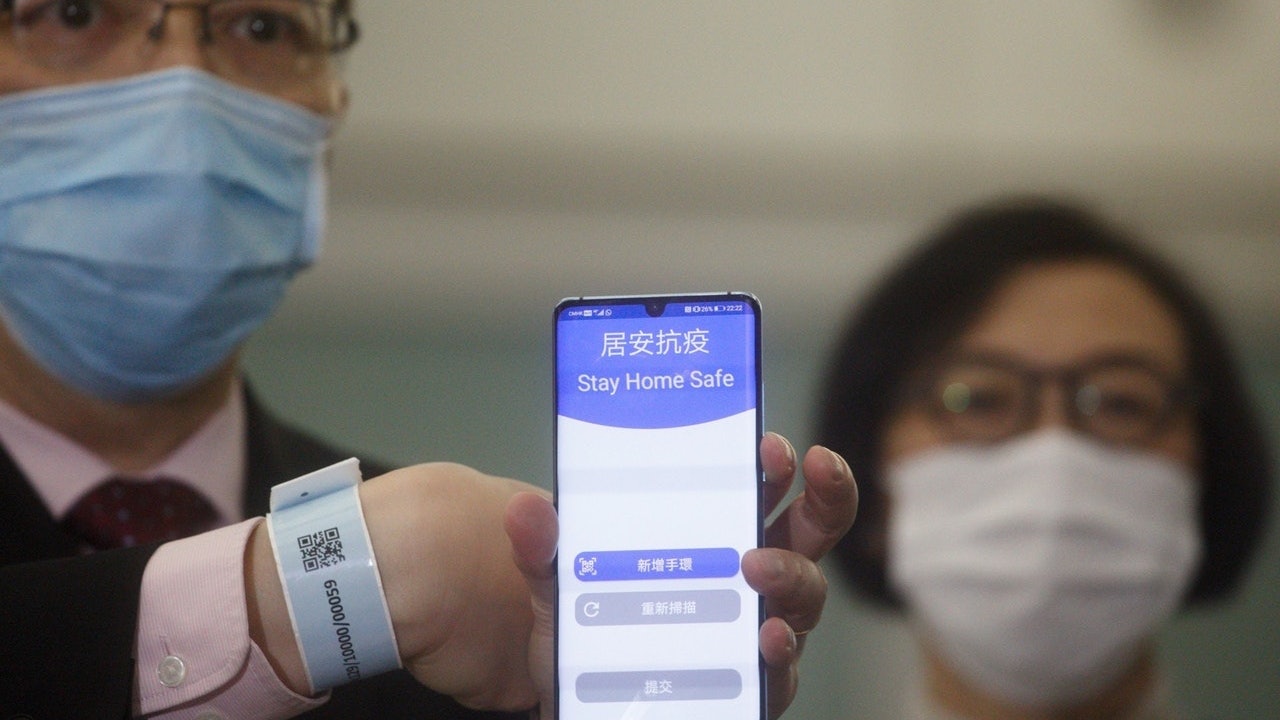 【新冠肺炎】6000條追蹤手帶三分一已啟動 政府:加派人手處理 【新冠肺炎】6000條追蹤手帶三分一已啟動 政府:加派人手處理