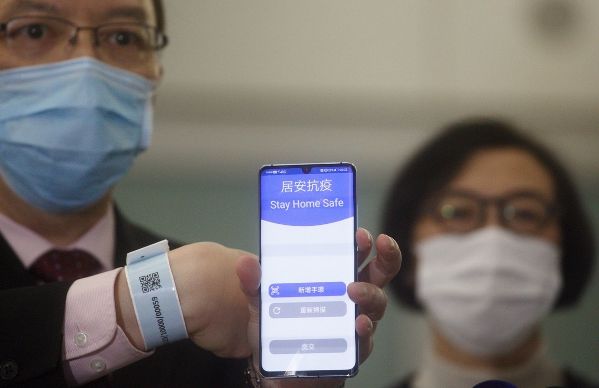 政府資訊科技總監林偉喬表示,港府每日有1萬條手帶供應至機場。(資料圖片/余俊亮攝) 政府資訊科技總監林偉喬表示,港府每日有1萬條手帶供應至機場。(資料圖片/余俊亮攝)