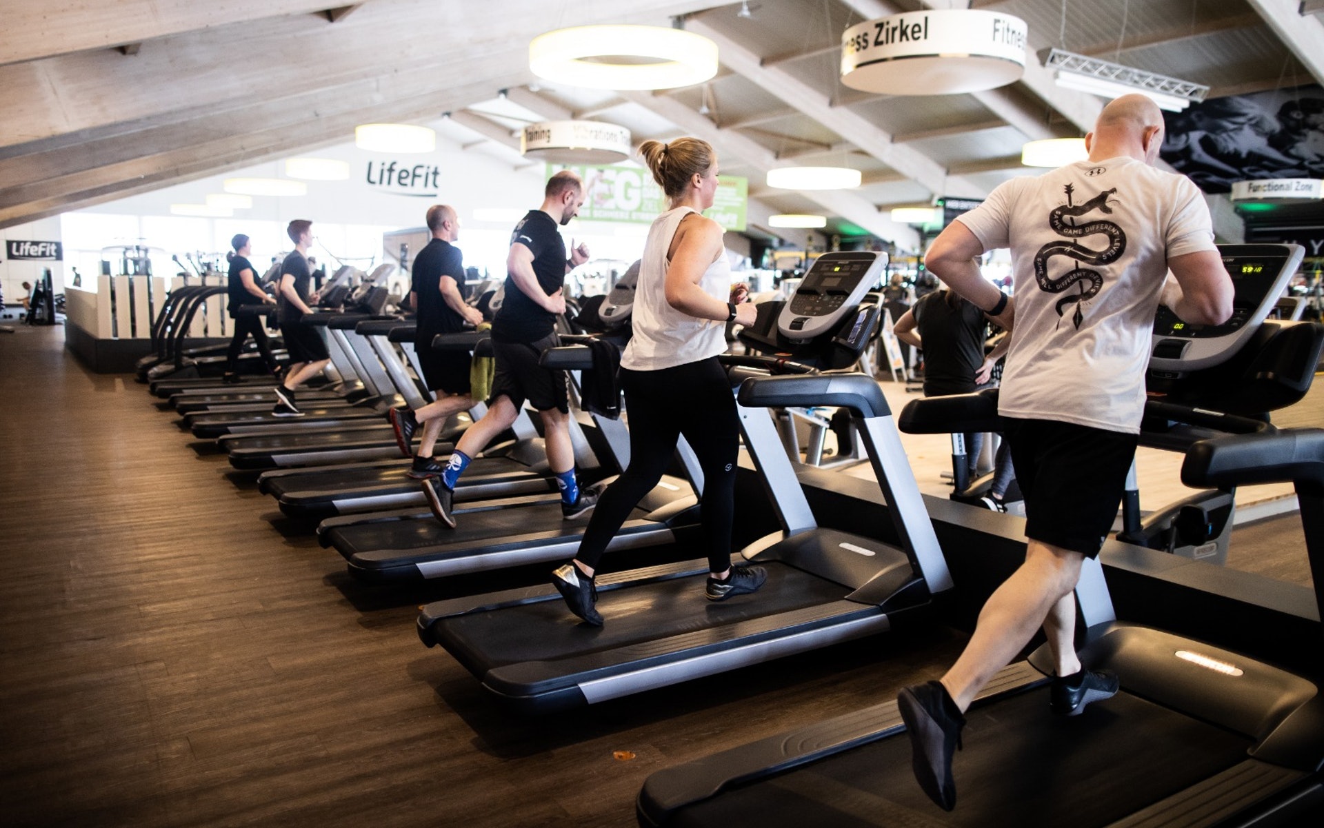 存放水樽都要特別小心。(getty image)