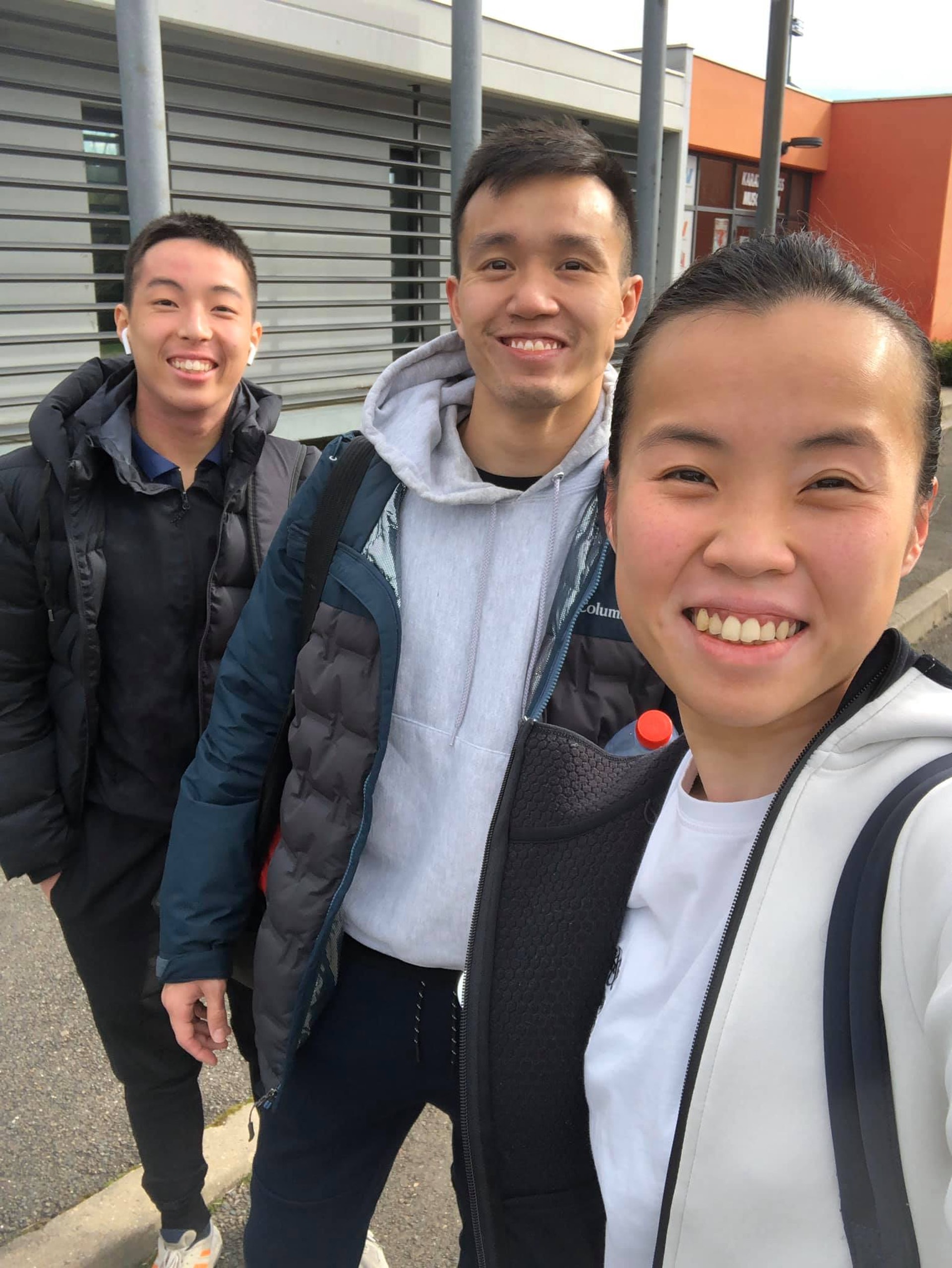 左起:空手道運動員周家謙、李振豪、曾綺婷先後染病。(曾綺婷Facebook圖片) 左起:空手道運動員周家謙、李振豪、曾綺婷先後染病。(曾綺婷Facebook圖片)