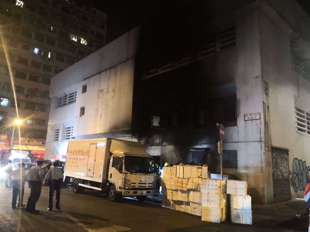 舊旺角街市起火　外牆大面積熏黑