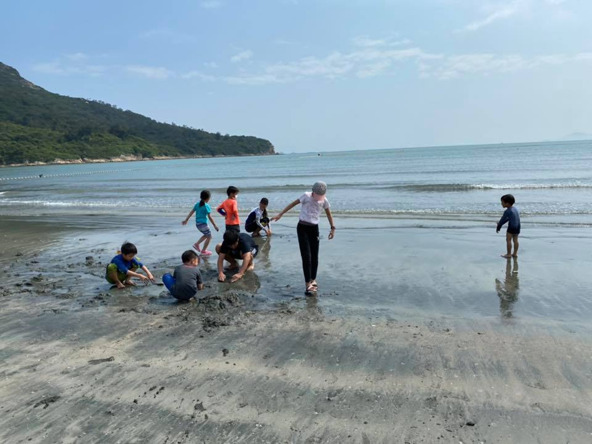 吳志堅指,今日由他及三名導師,帶領14名學童到大嶼山進行三日兩夜的露營活動。
