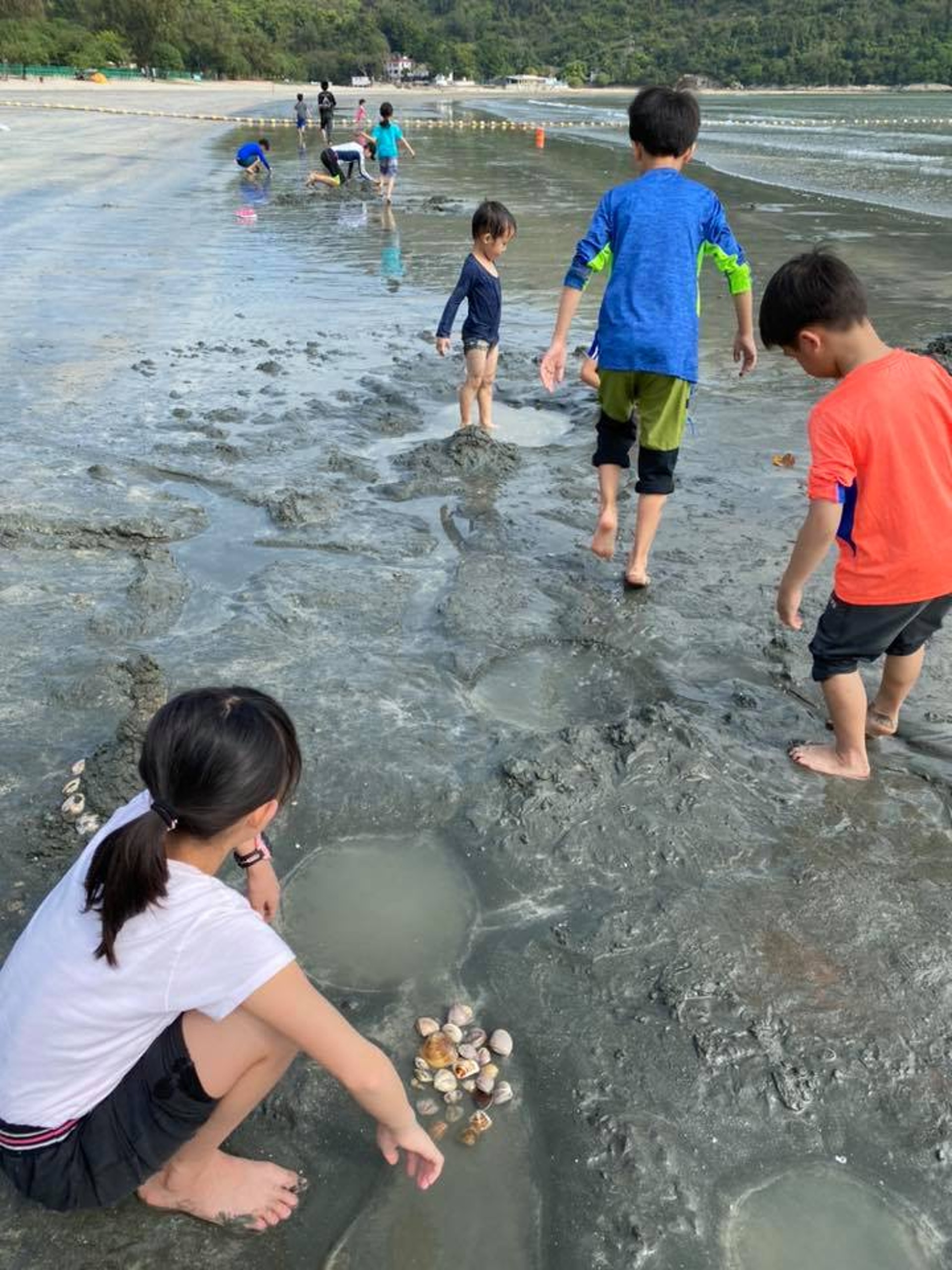 吳志堅指,今日由他及三名導師,帶領14名學童到大嶼山進行三日兩夜的露營活動。