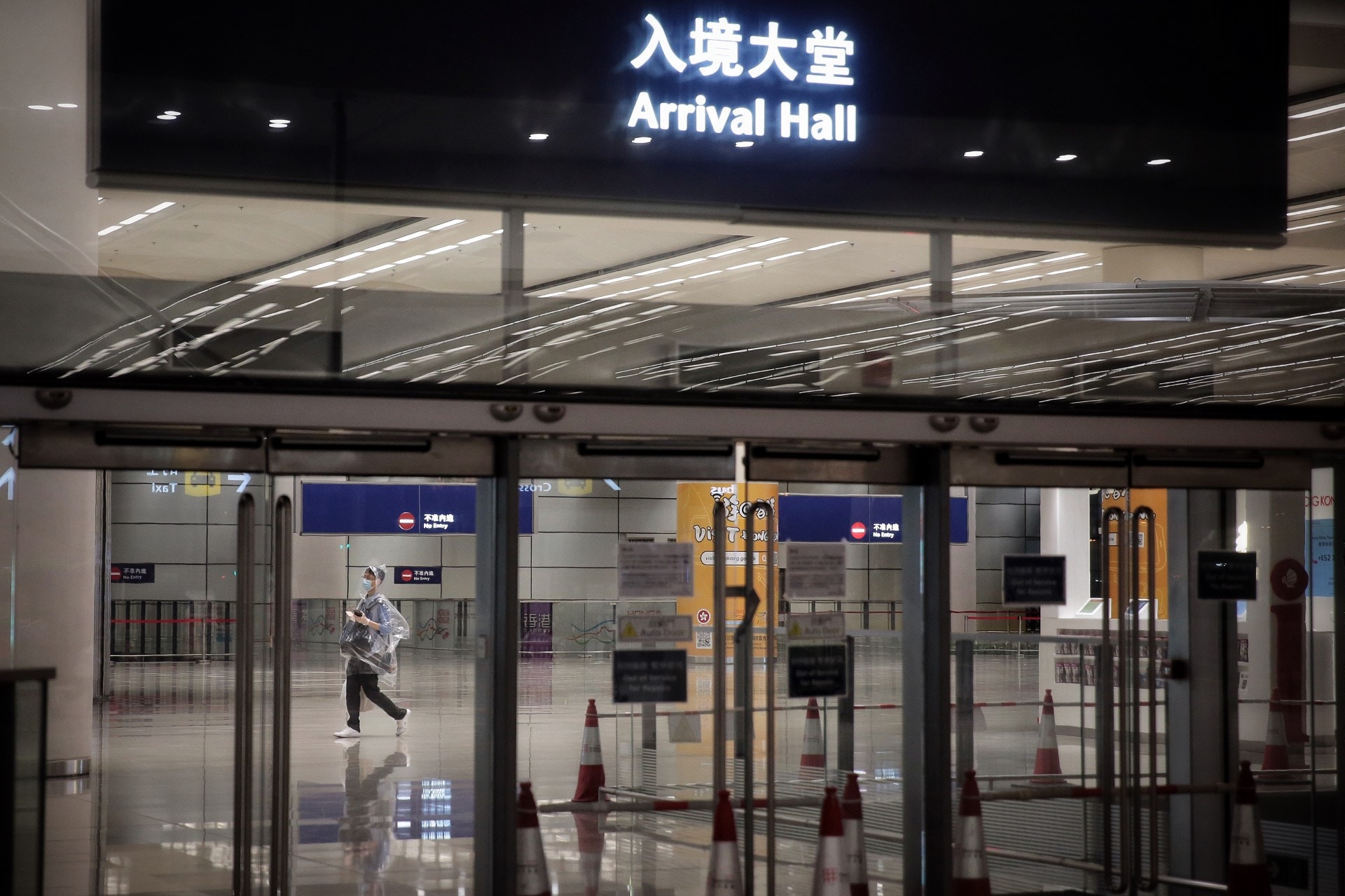 3月25日午夜起，所有從澳門及台灣入境的人士，不論是否香港居民，同樣需強制檢疫14日。（李澤彤攝）