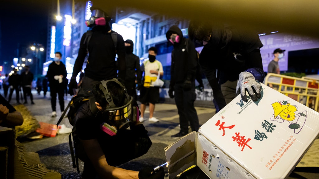 【逃犯條例】9.7示威藏汽油彈 20歲男稱「人地畀」 認罪候判 【逃犯條例】9.7示威藏汽油彈 20歲男稱「人地畀」 認罪候判