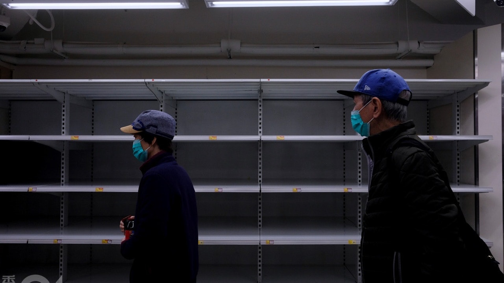 本港早前曾因疫情關係,出現瘋搶日用品情況,超市貨架空空如也。(資料圖片) 本港早前曾因疫情關係,出現瘋搶日用品情況,超市貨架空空如也。(資料圖片)