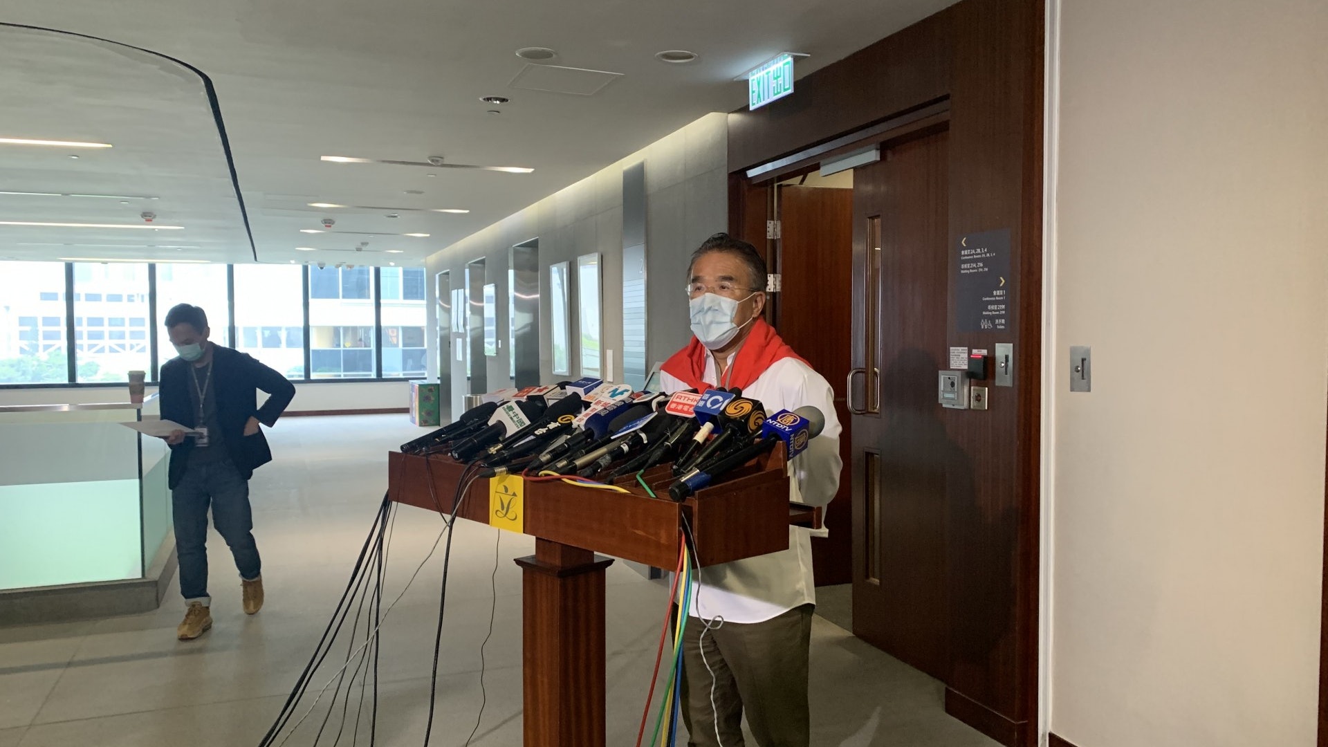 【新冠肺炎】倡港鐵票價減半3個月 田北辰預言會有好消息 【新冠肺炎】倡港鐵票價減半3個月 田北辰預言會有好消息