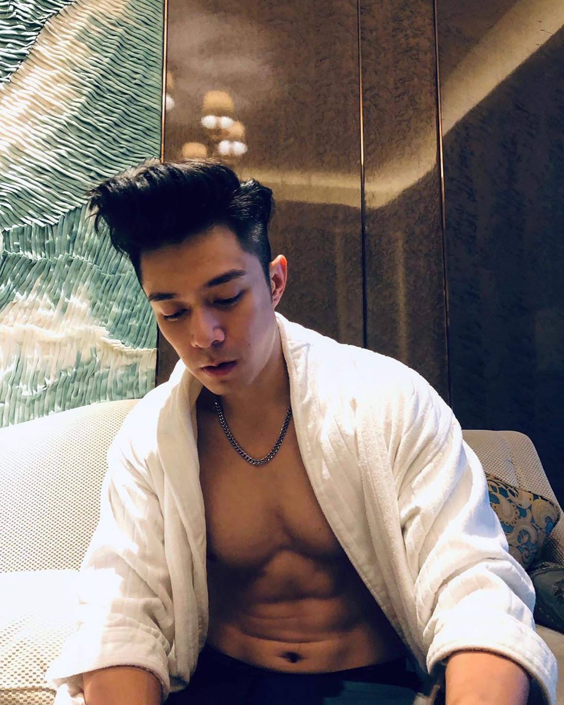 周柏豪 腹肌 - å‘¨æŸ è±ªå¤§æ™’å…å —è…¹è‚Œ ç»ƒèˆžä¸ å¿⃜å ‘æ”¾ç¦ åˆ©ç»™ç²‰ä