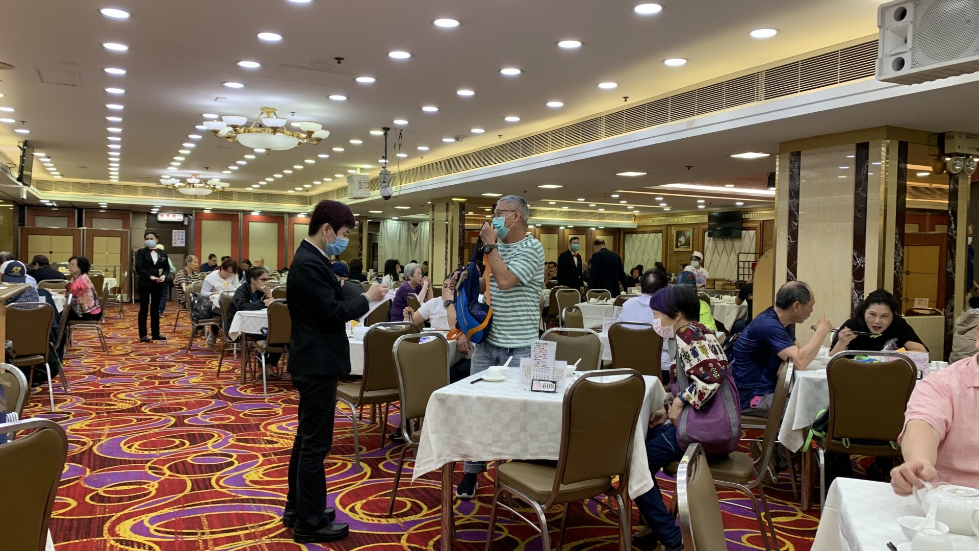 【新冠肺炎】酒樓禁逾4人同枱 食客修例前7名家人飲茶 14日不見 【新冠肺炎】酒樓禁逾4人同枱 食客修例前7名家人飲茶 14日不見