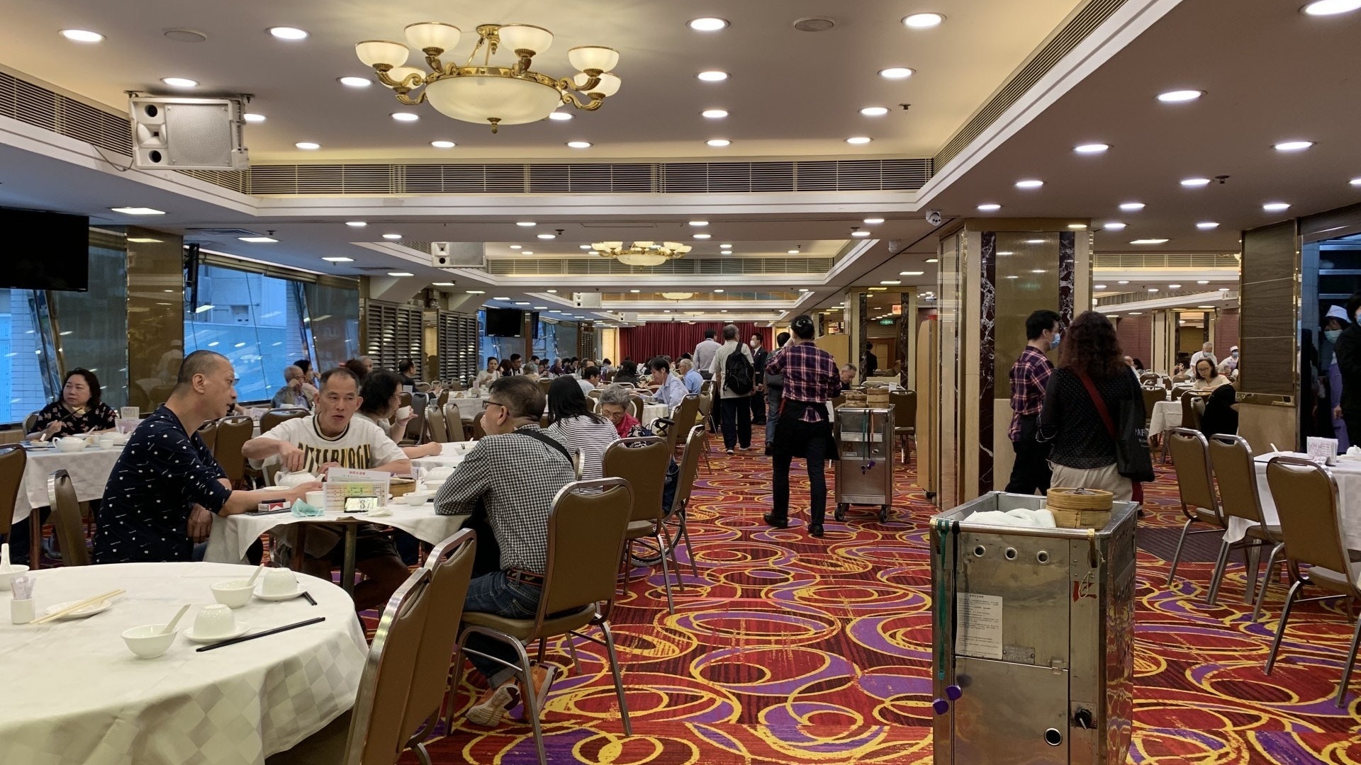 限客令下擺酒每枱限四人 酒樓:宴會已近乎零 免費為新人延期 限客令下擺酒每枱限四人 酒樓:宴會已近乎零 免費為新人延期