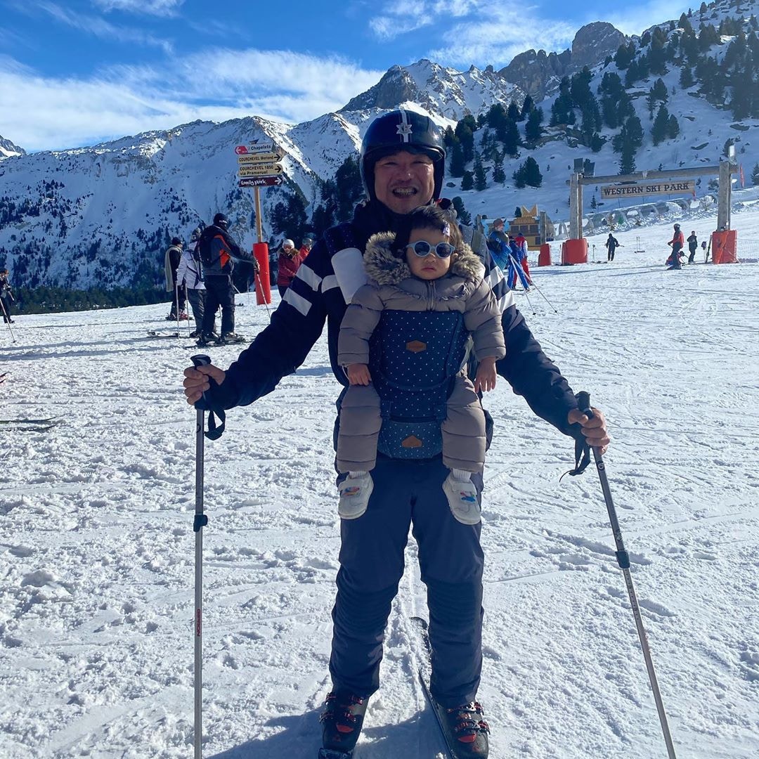 坐直升机去意大利滑雪。（Instagram/@vivi326）