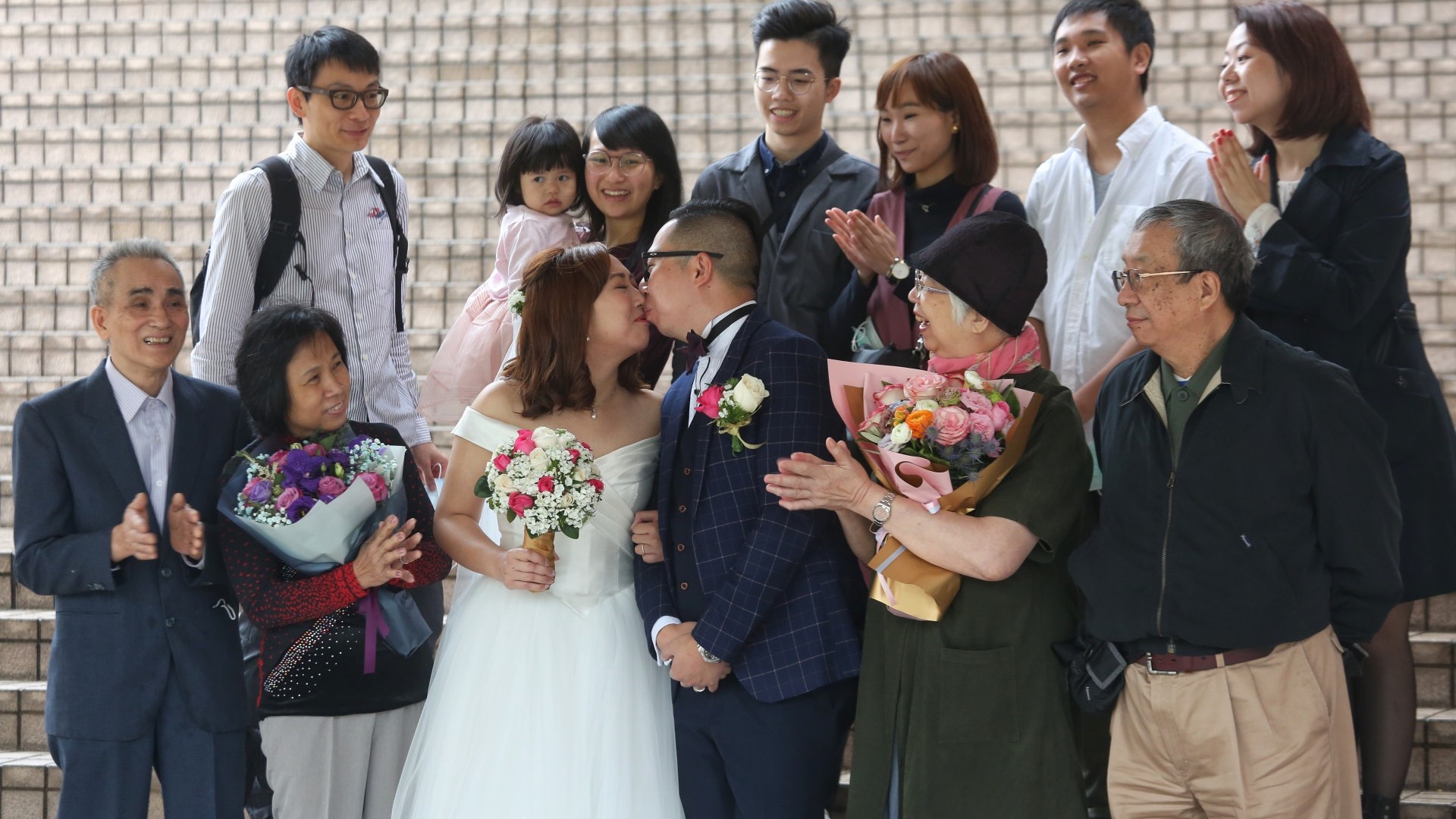 武漢肺炎 婚禮限人數新人減證婚親友兩家分枱食飯慶祝 武漢肺炎 婚禮限人數新人減證婚親友兩家分枱食飯慶祝