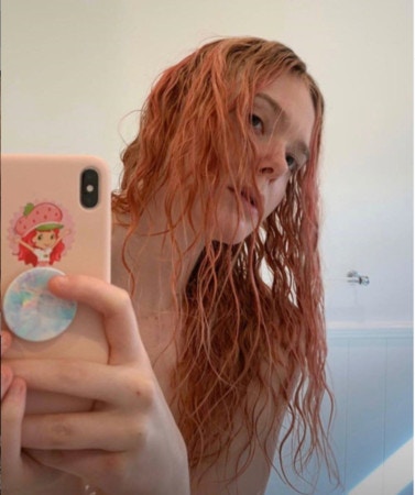 【黑魔后】艾麗芬寧染古怪髮色標誌金髮消失　網民：完全認不出來