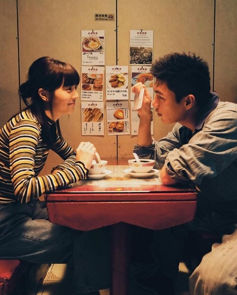 《銀河修理員》MV是「Dear Jane 2020音樂錄像計劃」第一套作品，演員從「Dear Jane MV Casting 2020」中挑選。《銀河修理員》MV選擇在《二月廿九》中飾演Jonathan的柯偉林，及YouTube頻道「小薯茄」成員阿冰擔任主角。（阿冰Instagram圖片）