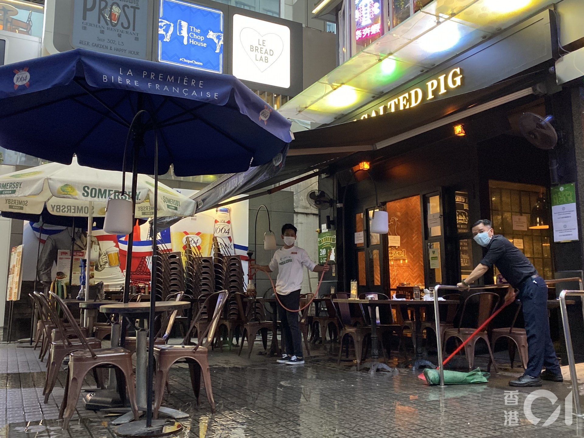 新冠肺炎】酒吧禁令生效前下午蘭桂坊酒吧僅得一枱客|香港01|社會新聞