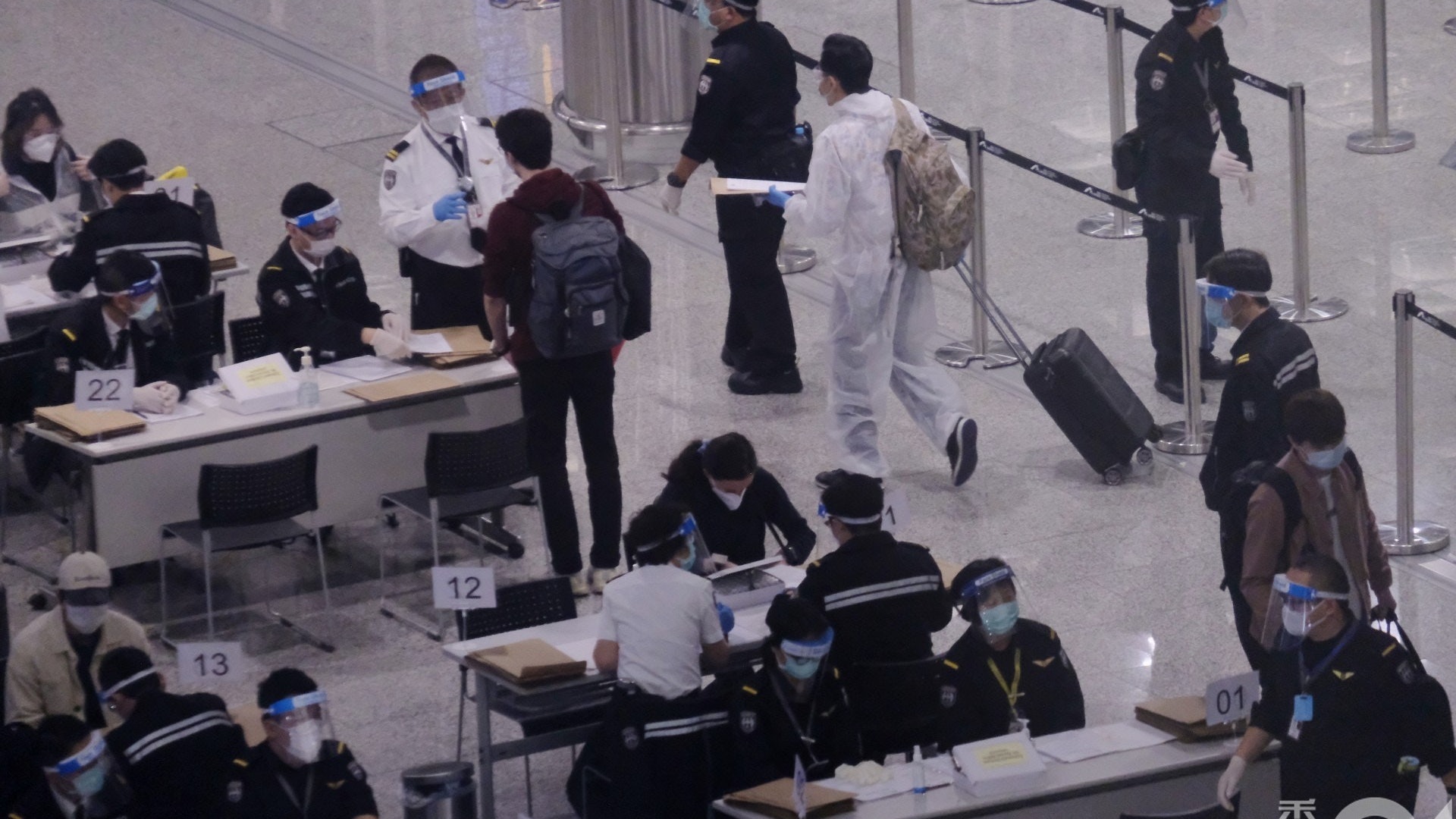新冠肺炎|機場入境人次連續兩日維持約800人 周日首錄零內地客 新冠肺炎|機場入境人次連續兩日維持約800人 周日首錄零內地客