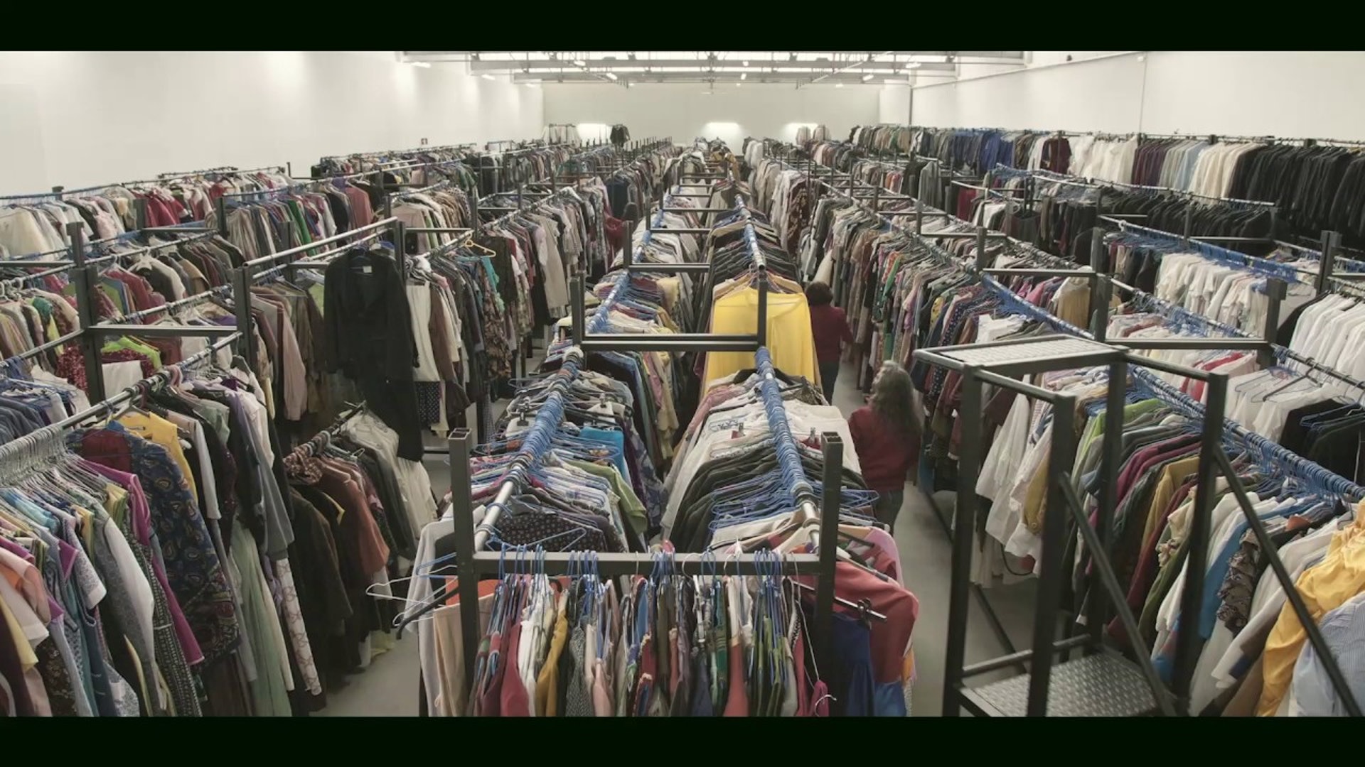 Peris Costumes是歐洲著名戲服公司,成立於1856年,現時收藏的戲服及配飾超過600萬件,供不同年代和題材的電影與劇集租用。(periscostumes.com) Peris Costumes是歐洲著名戲服公司,成立於1856年,現時收藏的戲服及配飾超過600萬件,供不同年代和題材的電影與劇集租用。(periscostumes.com)