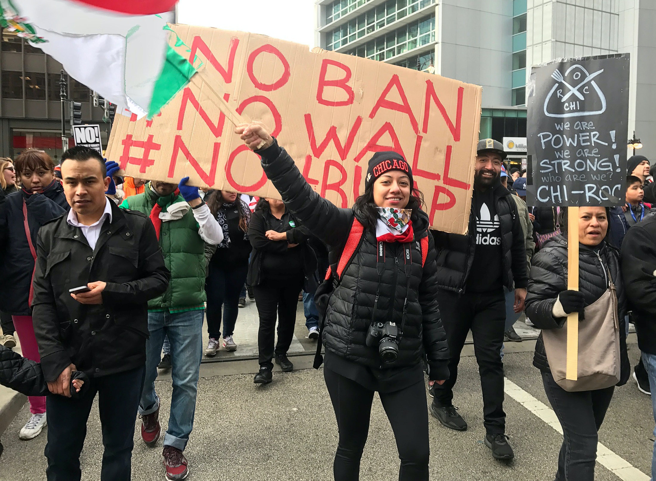 不少人參與全國抗議行動「沒有移民的一天」，抗議美國總統特朗普的移民政策。（路透社）