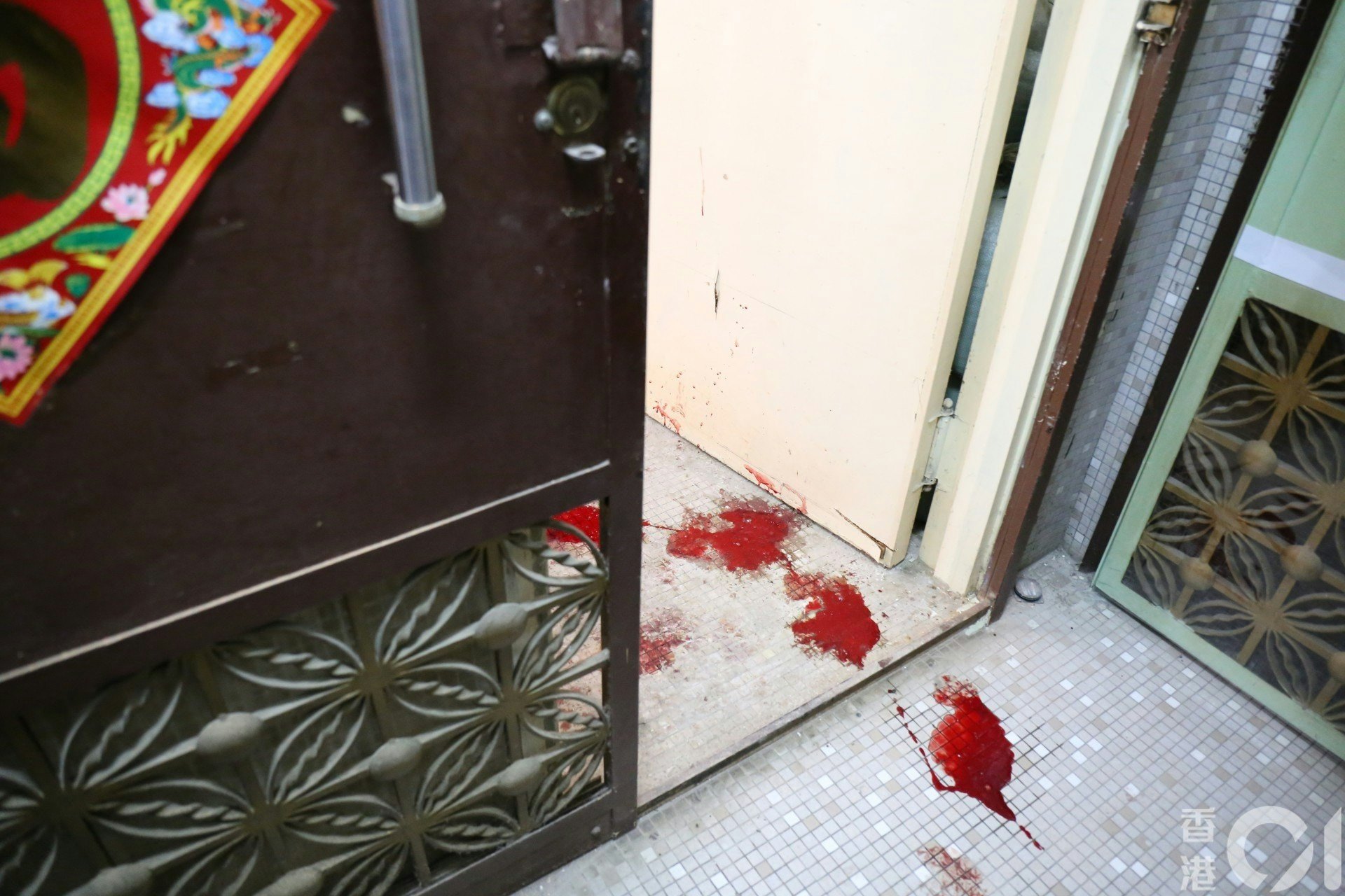 裝修判頭鋸傷手腳大量流血梯間遺血路醫生 心跳快流血更多 裝修判頭鋸傷手腳大量流血梯間遺血路醫生 心跳快流血更多