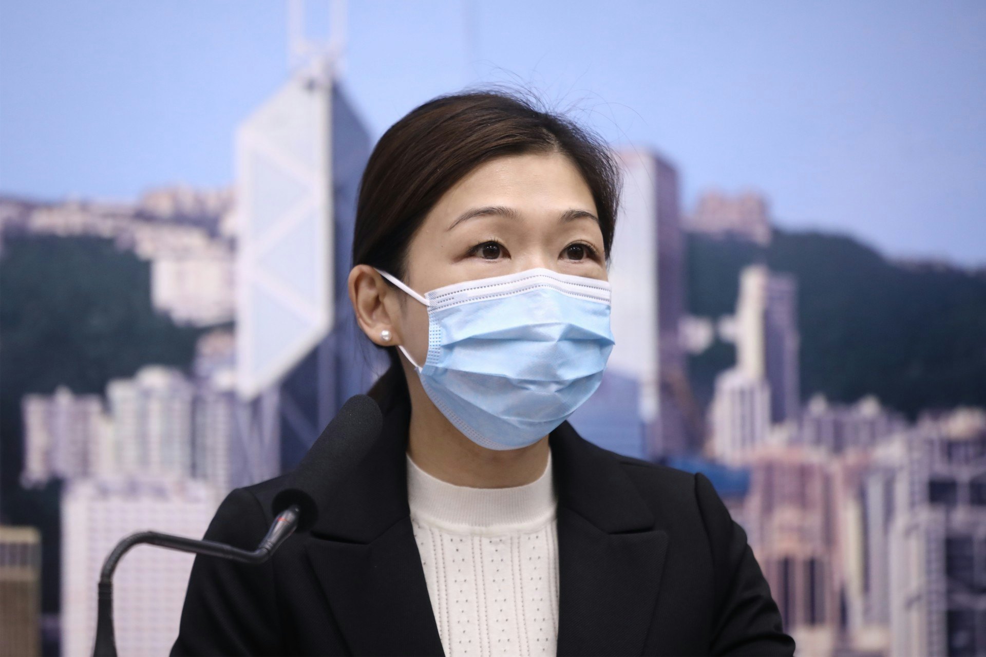 何婉霞表示,醫管局正研究逐步恢復非緊急服務,以顧及整體市民健康。(盧翊銘攝) 何婉霞表示,醫管局正研究逐步恢復非緊急服務,以顧及整體市民健康。(盧翊銘攝)