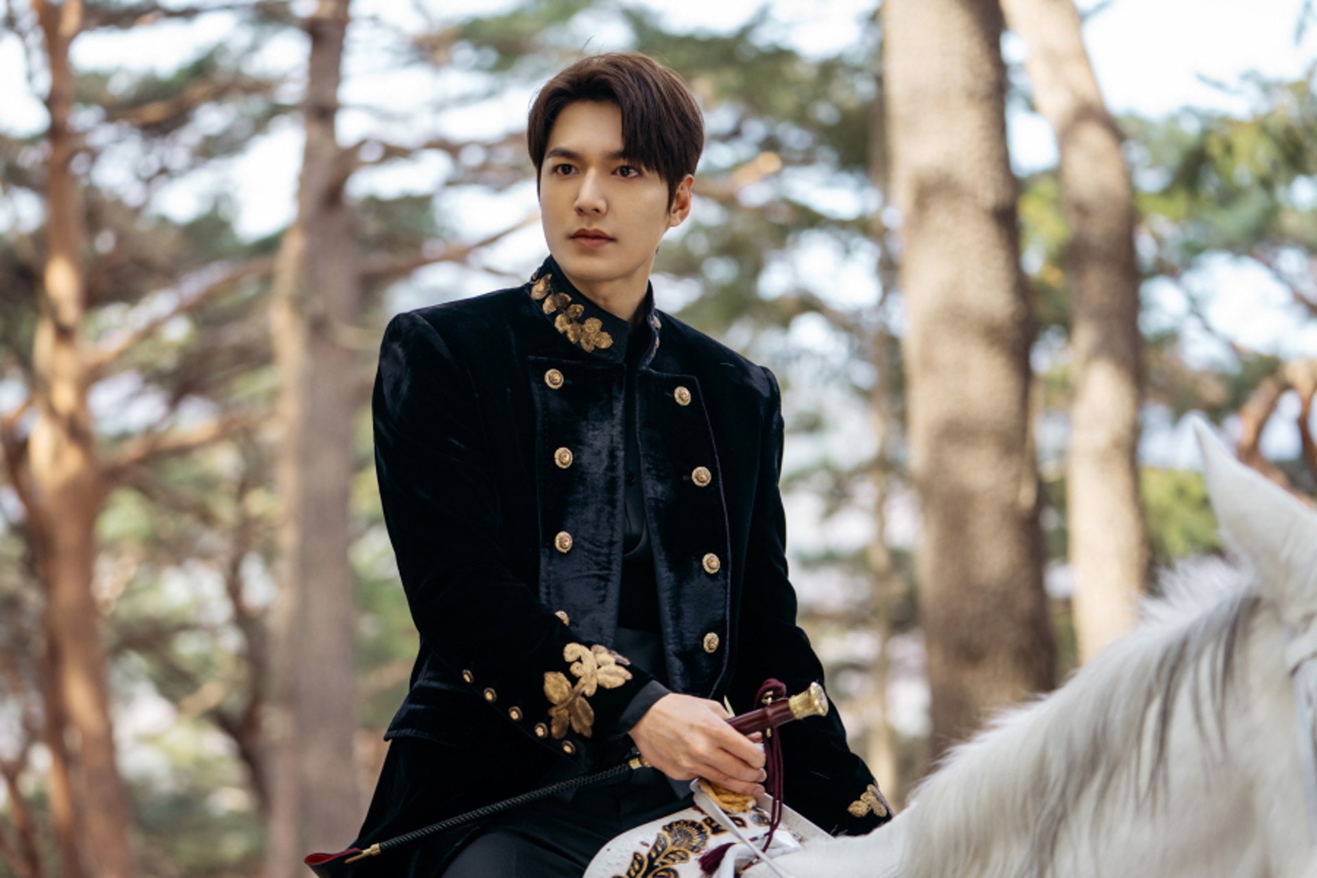 The King 永遠的君主 李敏鎬白馬王子劇照曝光週五正式開播 香港01 即時娛樂 The King 永遠的君主 李敏鎬白馬王子劇照曝光週五正式開播 香港01 即時娛樂