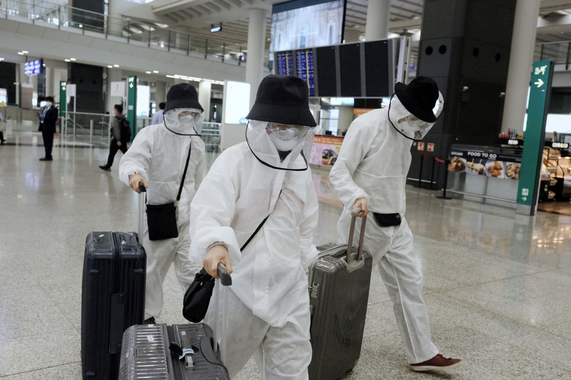 新冠肺炎｜兩人東京返港確診　同機同座號相隔四行　難定機上傳染
