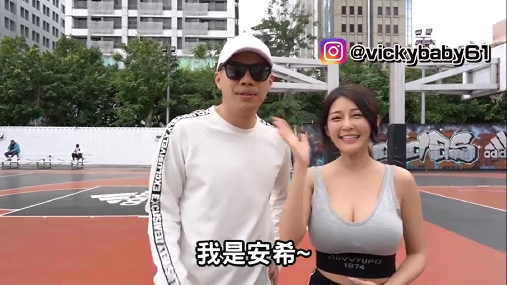 安希的身材非常火辣,不過網民就認為她的衣着不合適,是在賣弄性感。(Instagram影片截圖@blackmancupid) 安希的身材非常火辣,不過網民就認為她的衣着不合適,是在賣弄性感。(Instagram影片截圖@blackmancupid)