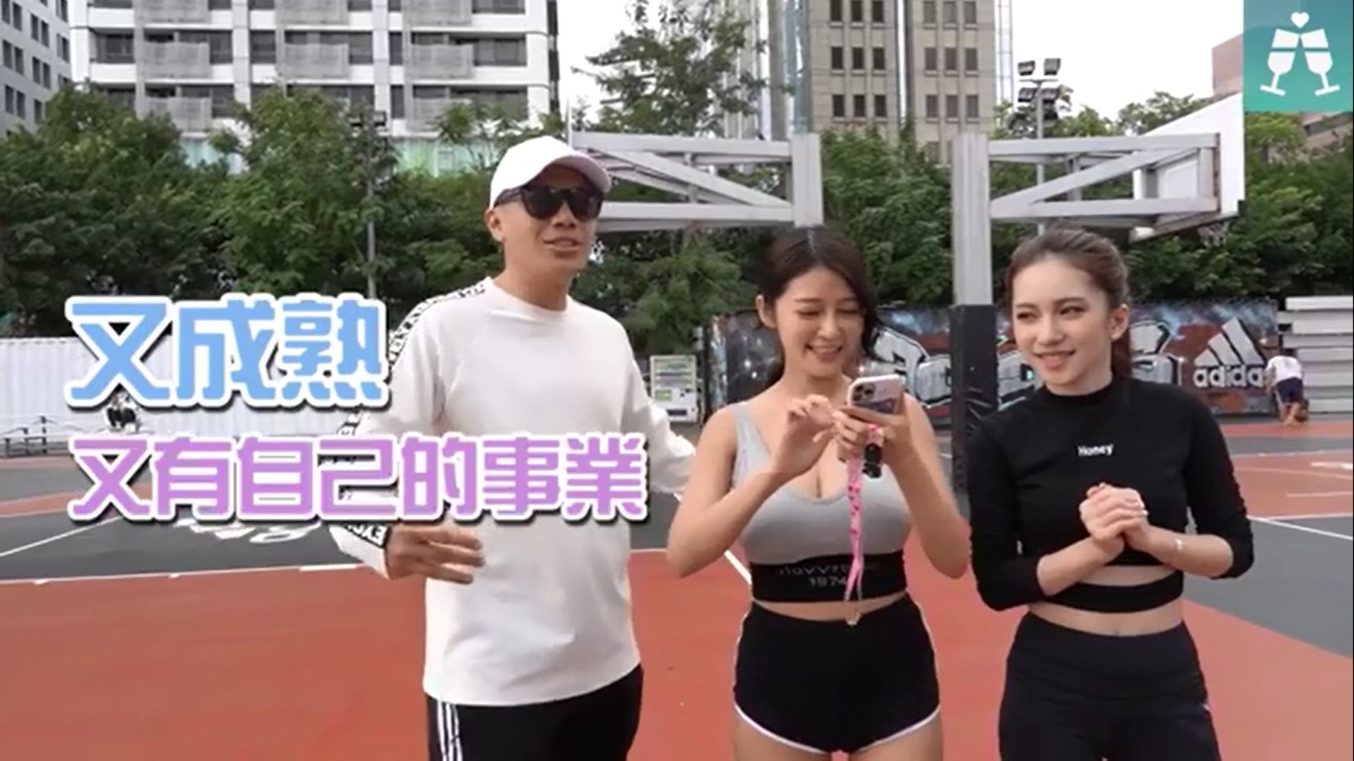 安希的身材非常火辣,不過網民就認為她的衣着不合適,是在賣弄性感。(Instagram影片截圖@blackmancupid) 安希的身材非常火辣,不過網民就認為她的衣着不合適,是在賣弄性感。(Instagram影片截圖@blackmancupid)