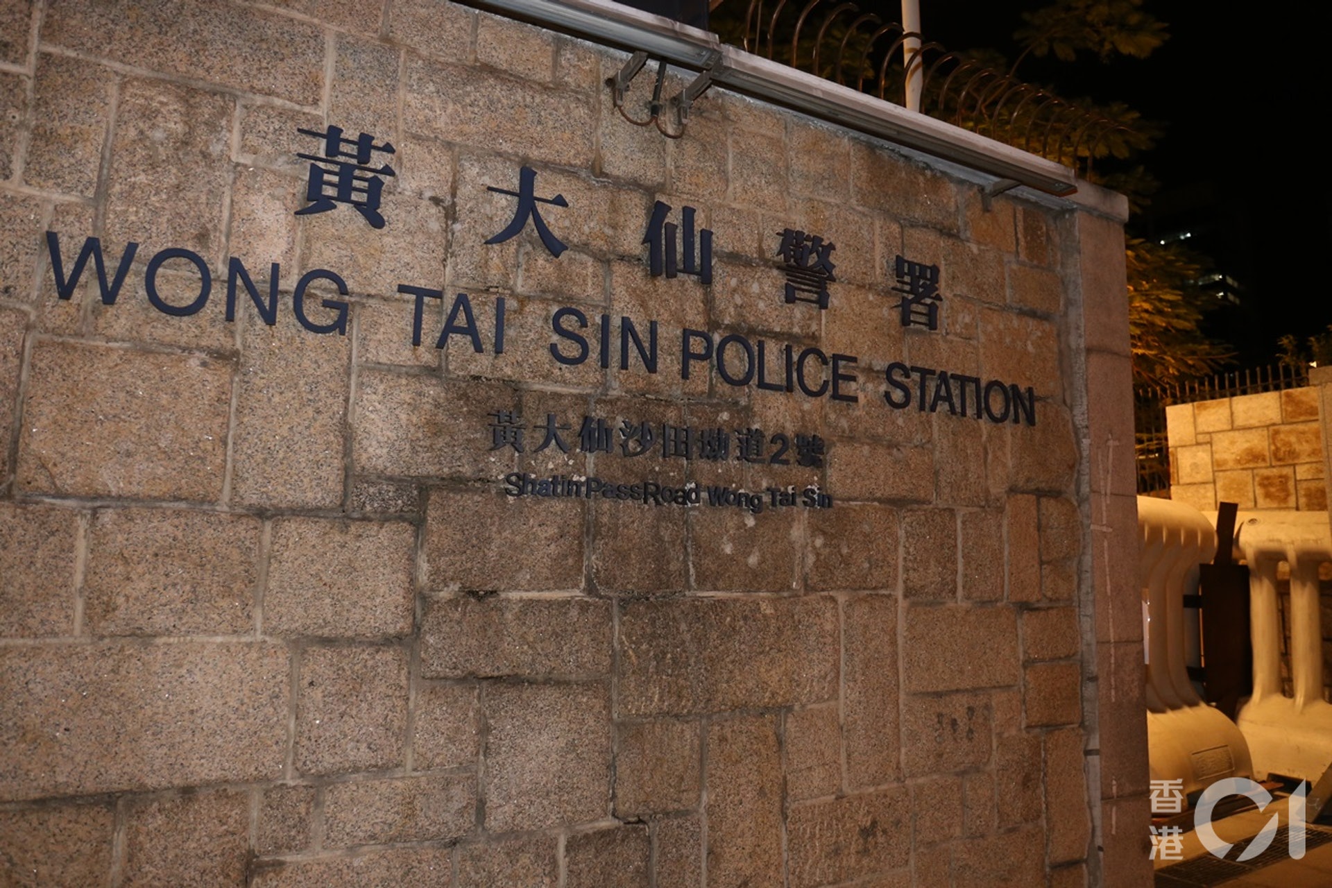 片主今日(14日)凌晨往黃大仙警署報案。(劉定安攝) 片主今日(14日)凌晨往黃大仙警署報案。(劉定安攝)