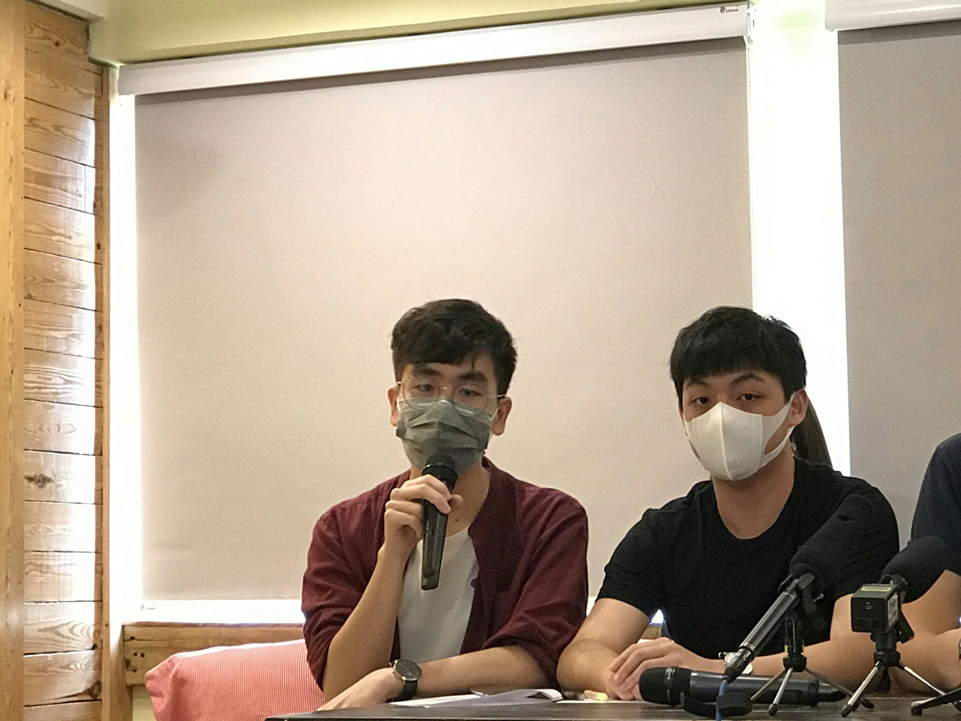中學生罷課籌備平台今日(14日)召開記者會,公布有關DSE安排及網上教學軟件Zoom問卷調查結果。(鄧穎琳攝) 中學生罷課籌備平台今日(14日)召開記者會,公布有關DSE安排及網上教學軟件Zoom問卷調查結果。(鄧穎琳攝)