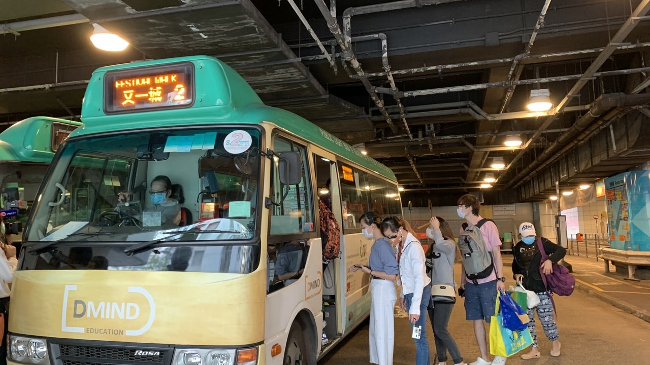 特首林鄭月娥指，專線小巴會納入第二輪防疫抗疫基金資助範圍。（資料圖片）