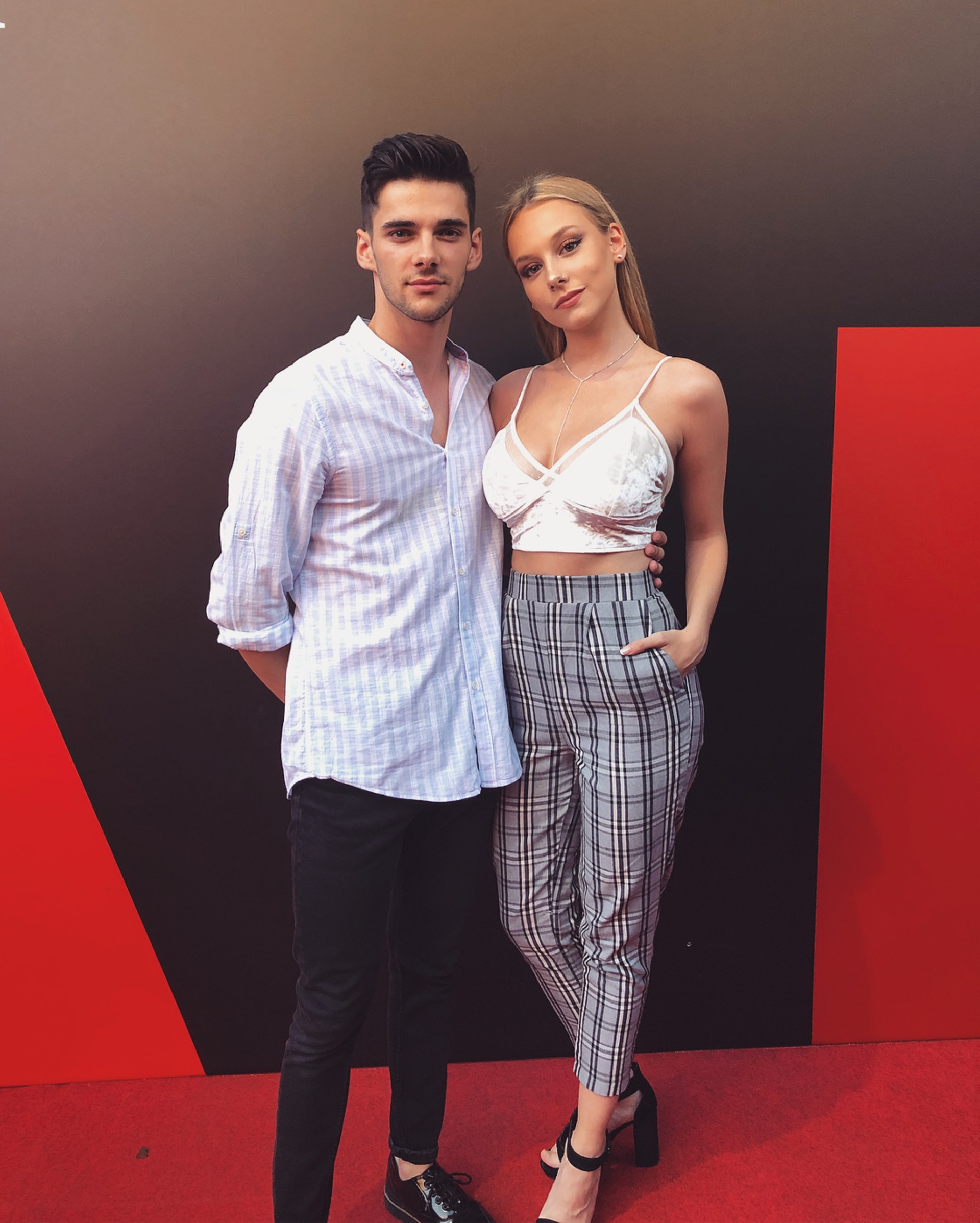 Ester與同劇的22歲演員Álvaro Rico因為合作拍劇擦出愛火,可惜這對小情侶拍拖一年半後,在去年宣布分手。(IG@ester_exposito) Ester與同劇的22歲演員Álvaro Rico因為合作拍劇擦出愛火,可惜這對小情侶拍拖一年半後,在去年宣布分手。(IG@ester_exposito)