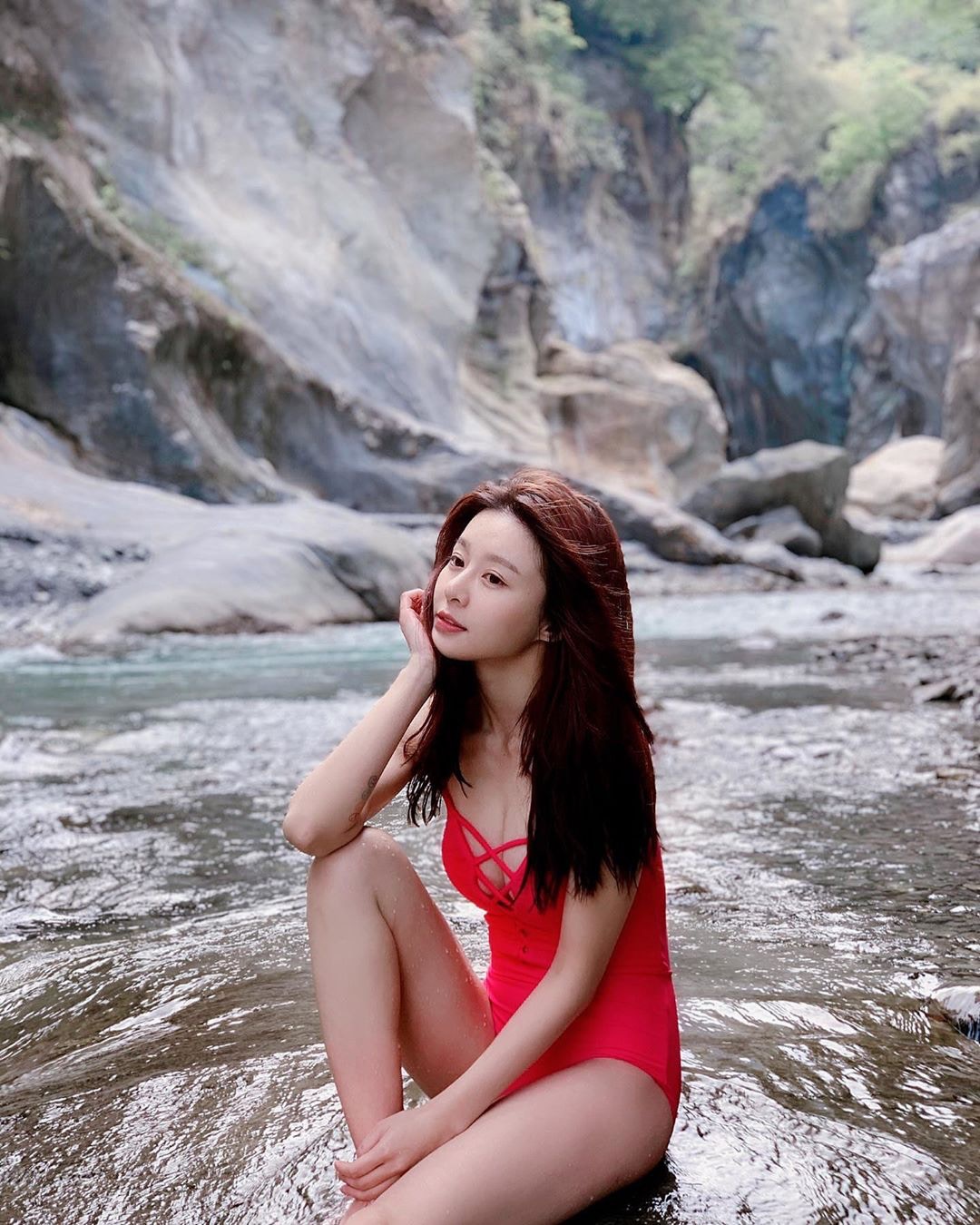 Yuri水着Look。（Instagram/@xx15995）