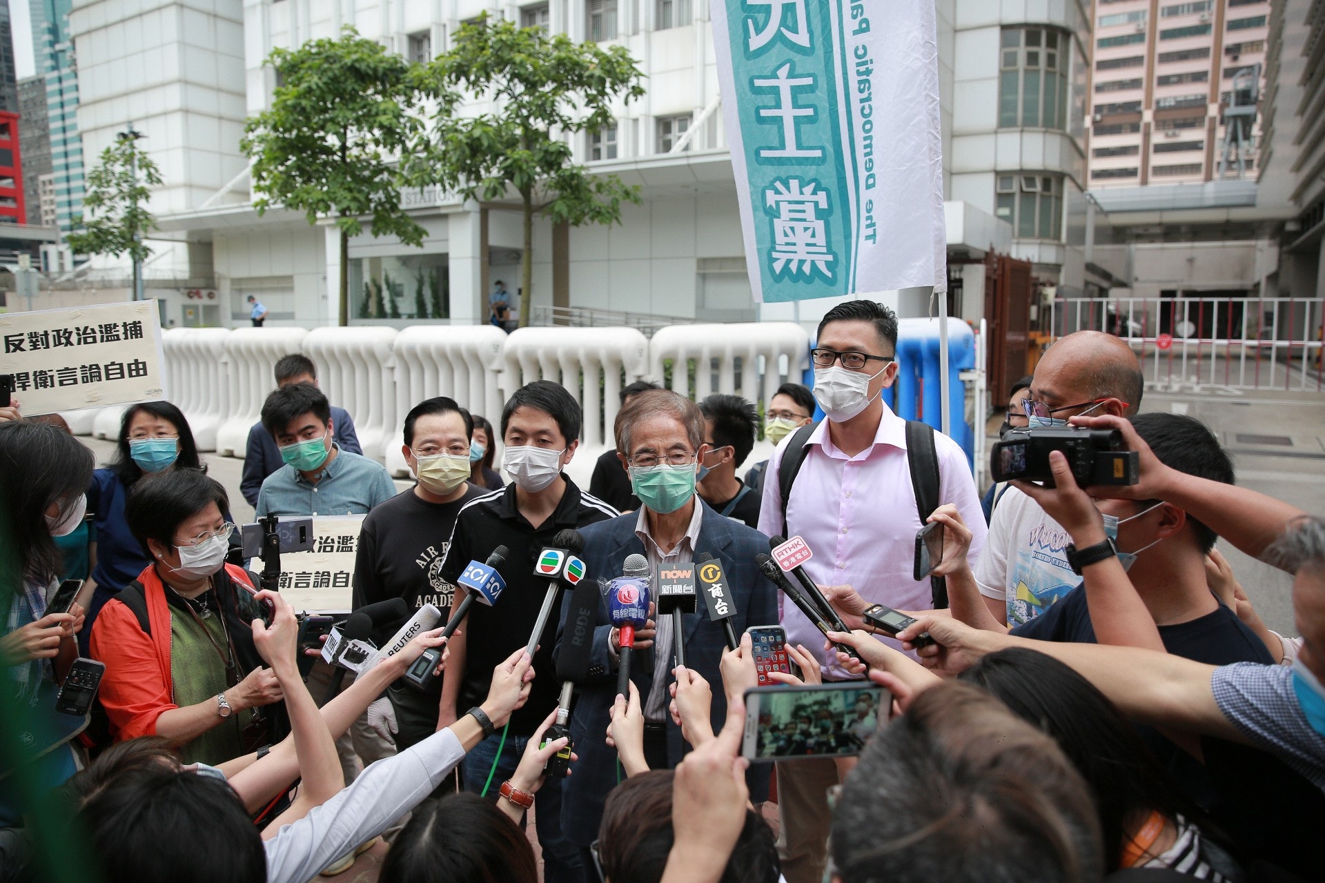 民主黨創黨主席李柱銘、前主席楊森及何俊仁等同樣被捕。(資料圖片) 民主黨創黨主席李柱銘、前主席楊森及何俊仁等同樣被捕。(資料圖片)