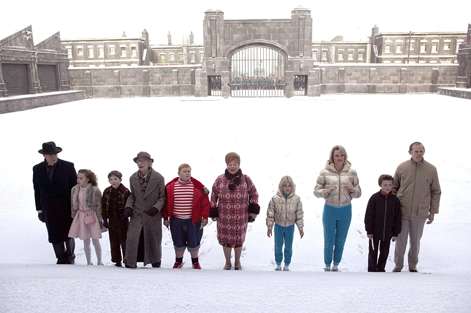 《朱古力獎門人》當年有5位童星參演,可惜最後只有Freddie Highmore(左三)成功彈起。(《朱古力獎門人》劇照) 《朱古力獎門人》當年有5位童星參演,可惜最後只有Freddie Highmore(左三)成功彈起。(《朱古力獎門人》劇照)