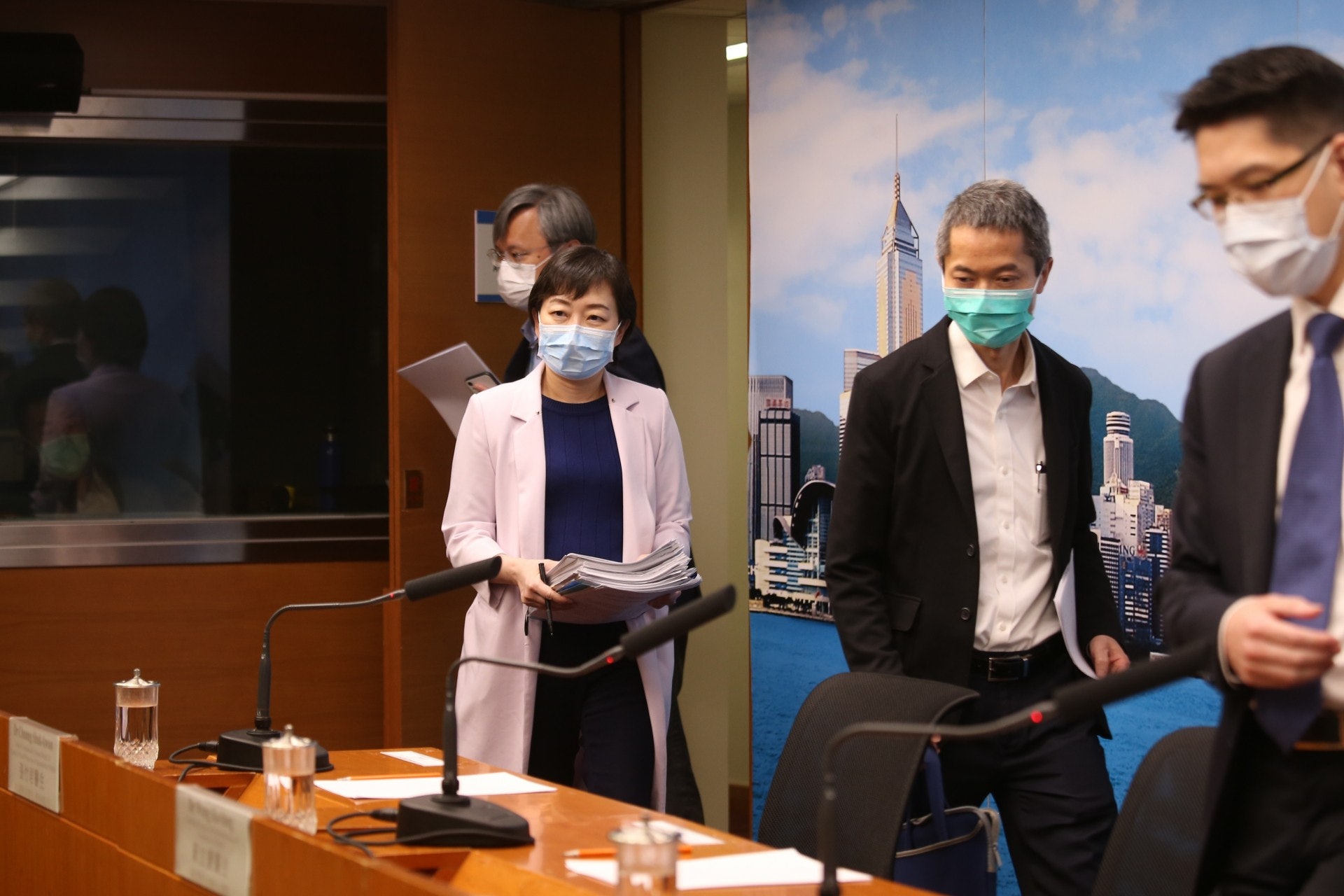 4月21日,新增4宗新型冠狀病毒個案,均有外遊紀錄。衞生署及醫管局交代最新情況。(梁鵬威攝) 4月21日,新增4宗新型冠狀病毒個案,均有外遊紀錄。衞生署及醫管局交代最新情況。(梁鵬威攝)