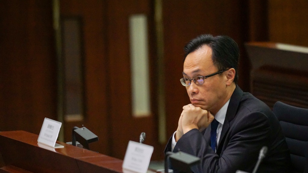 公務員搞反修例集會顯政治忠誠問題 學者料聶德權強化效忠意識 公務員搞反修例集會顯政治忠誠問題 學者料聶德權強化效忠意識