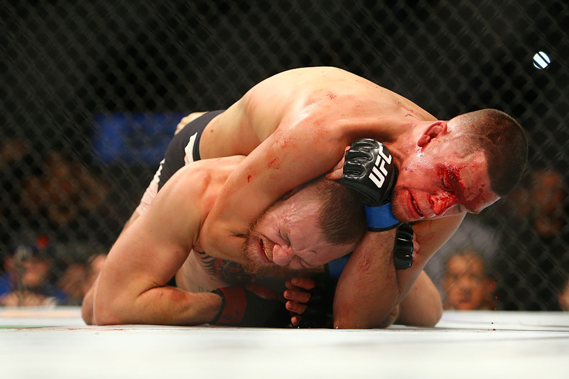 在UFC 196中,Nate Diaz 以RNC 降服了Conor McGregor。(圖片來自︰Getty Images) 在UFC 196中,Nate Diaz 以RNC 降服了Conor McGregor。(圖片來自︰Getty Images)