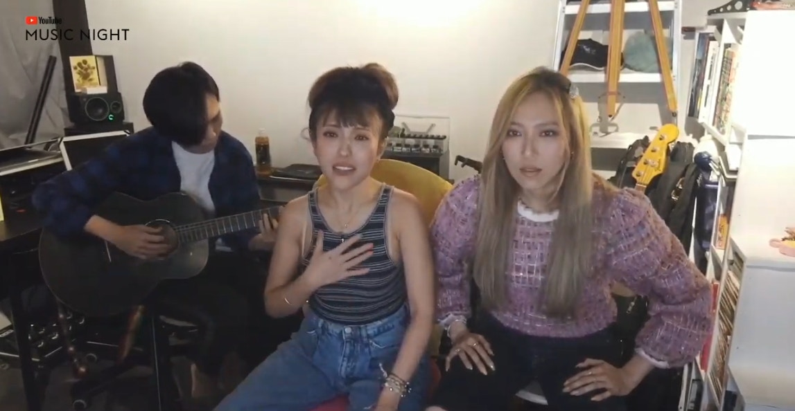 兩姊妹感情超好，一邊直播一邊嘻嘻哈哈，讓氣氛變得熱鬧。 (影片擷圖)
