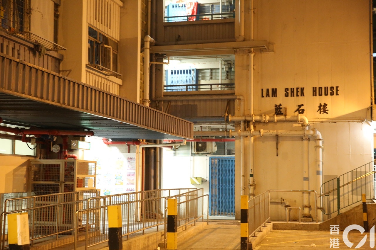衞生防護中心擴大強制檢測範圍後，坪石邨藍石樓居民或要強制檢測。（資料圖片／陳永武攝）