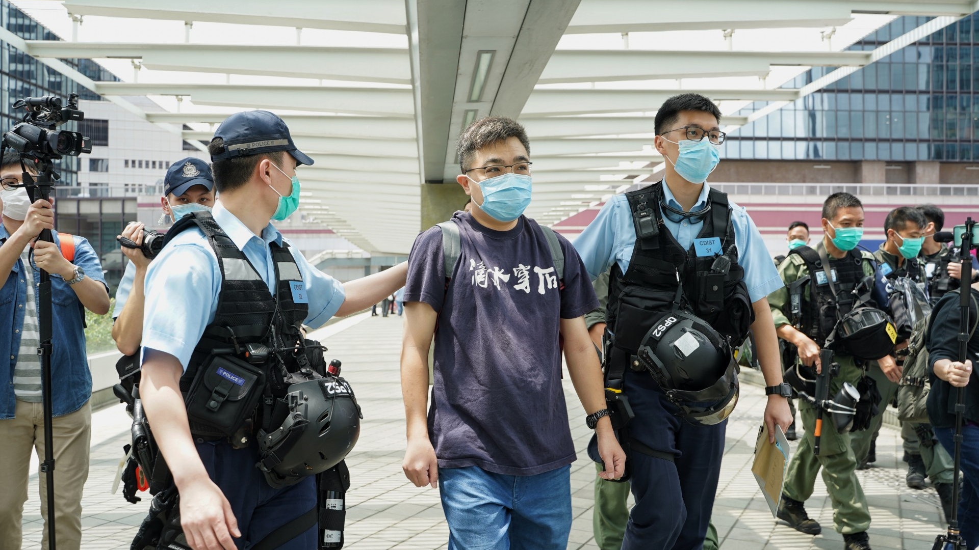 五一勞動節|工黨社民連請願遭警方票控 麥德正拒出示身份證被捕 五一勞動節|工黨社民連請願遭警方票控 麥德正拒出示身份證被捕