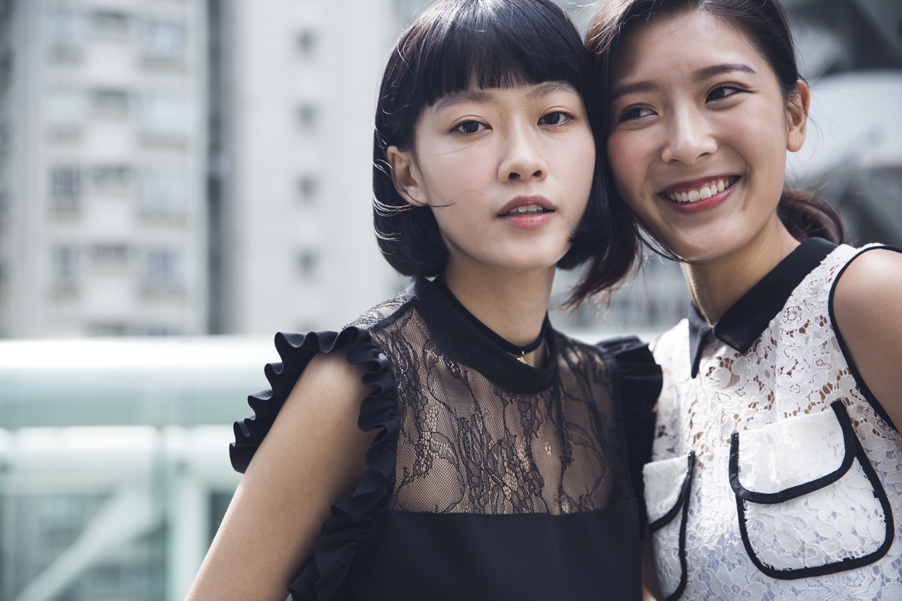 金像獎的焦點暫時偏向「喊包」廖子妤（Fish，左）身上，因為5年前只有20歲便隻身由大馬來港的她，拍第一部戲已豁盡全裸，艱辛幾年終換來「最佳女配角」提名，喜極而泣的爆喊短片在網上廣傳，這段追尋電影夢的經歷實在太有故事性。（黃寶瑩攝）